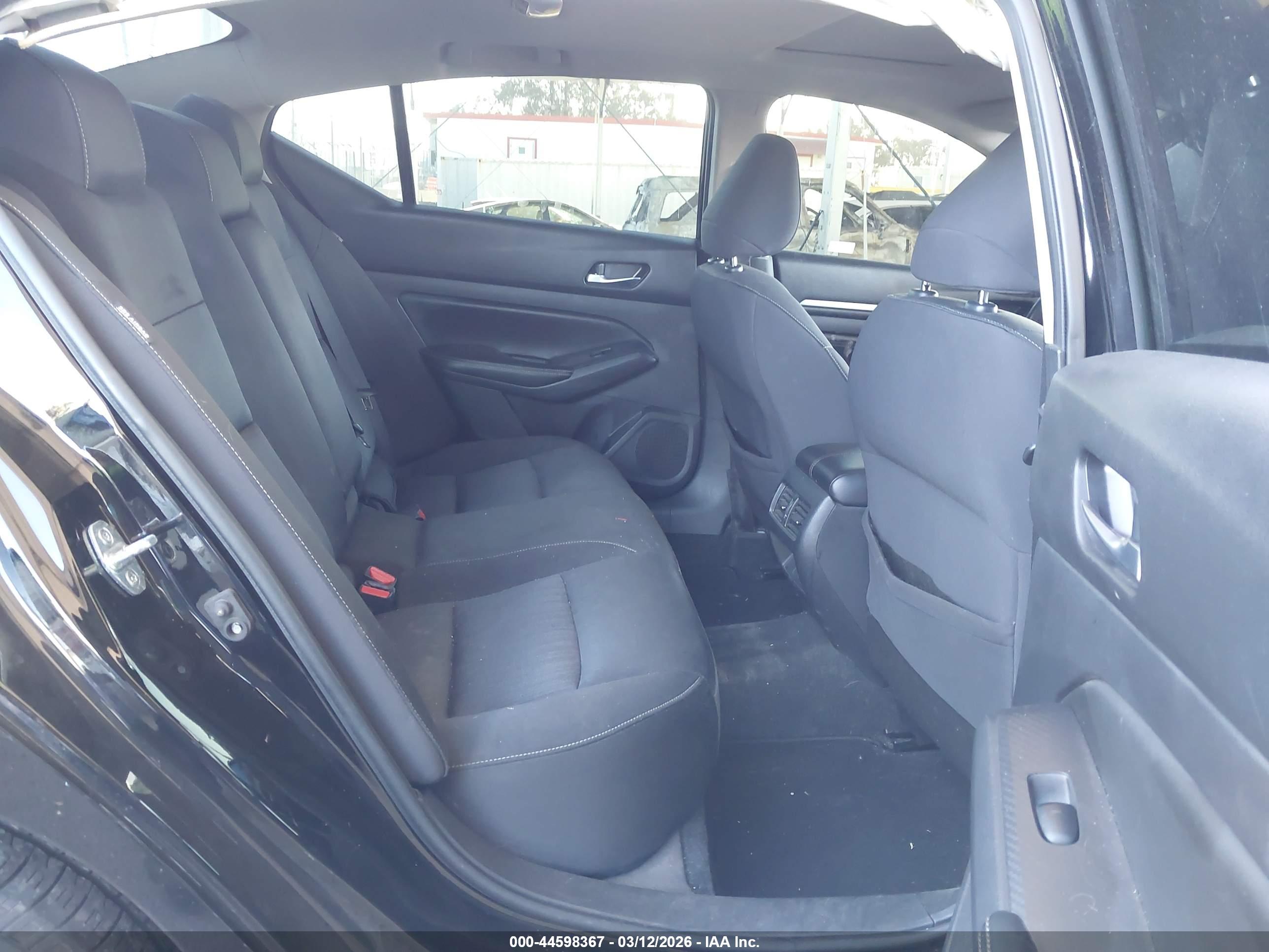 NISSAN ALTIMA image 8