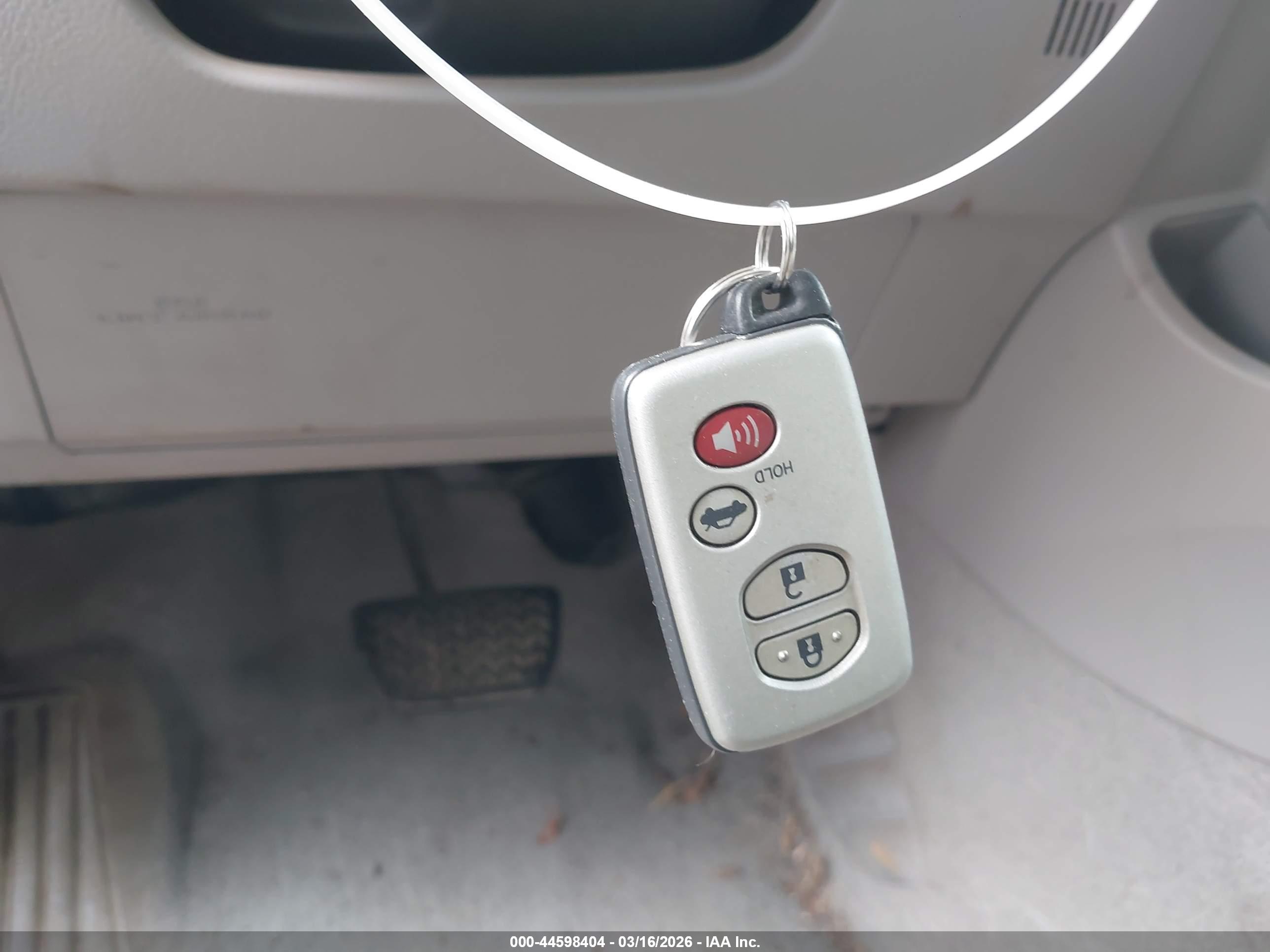 TOYOTA CAMRY image 11