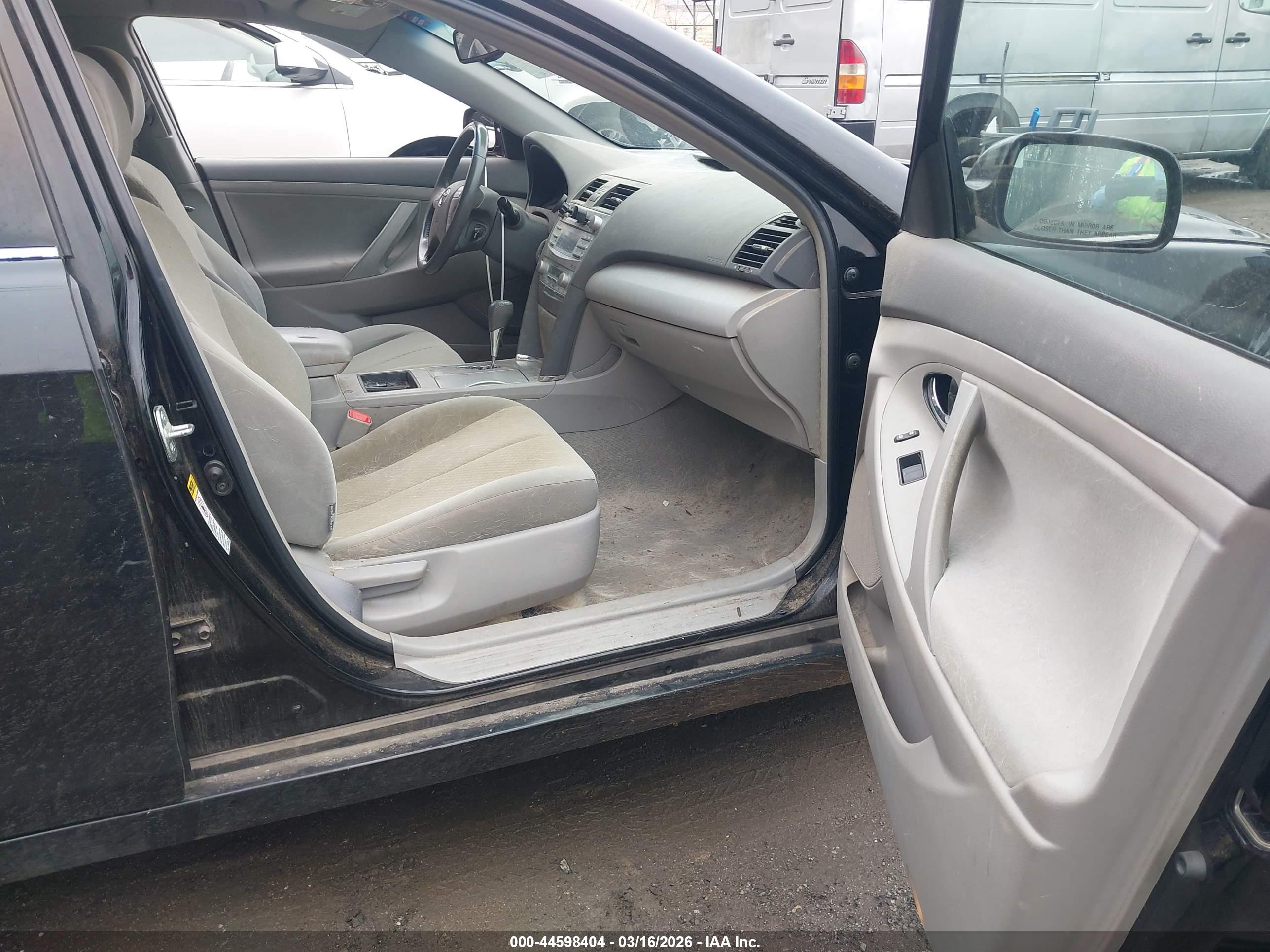 TOYOTA CAMRY image 5