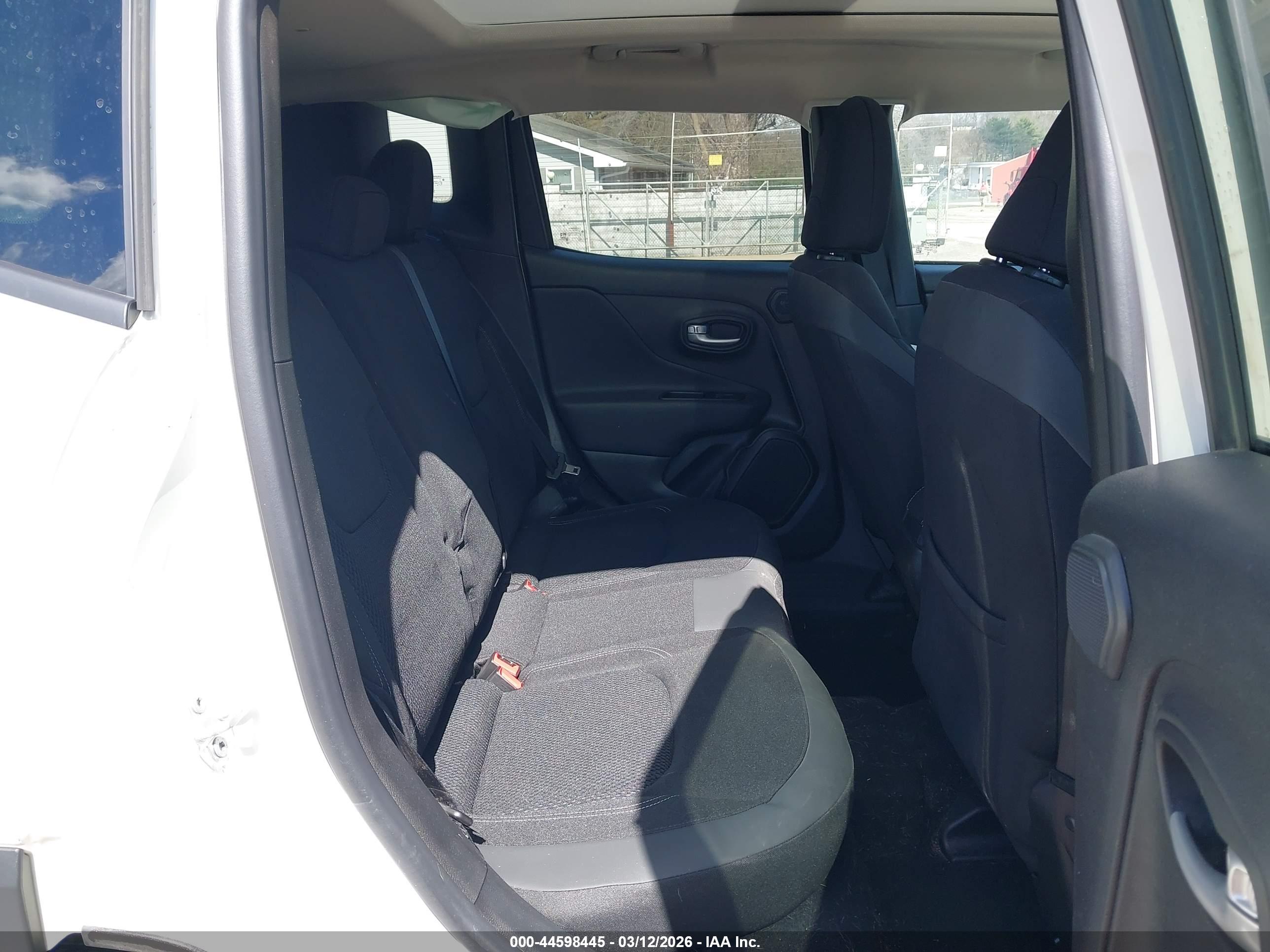 JEEP RENEGADE image 8