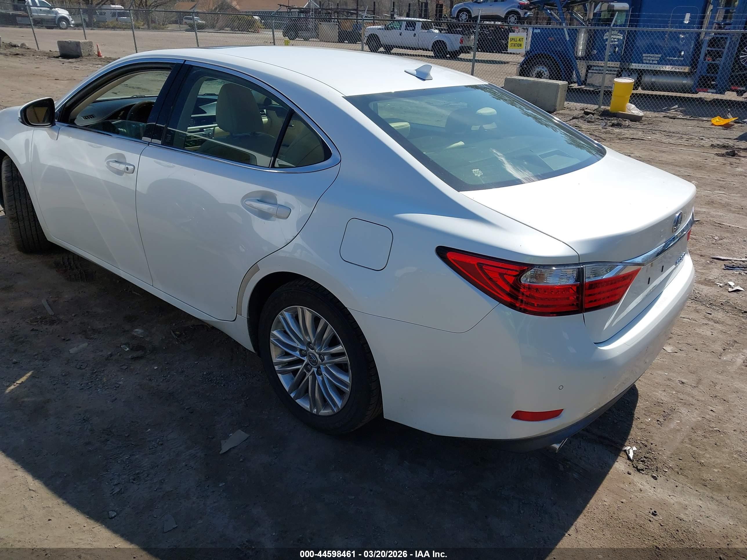 LEXUS ES image 3