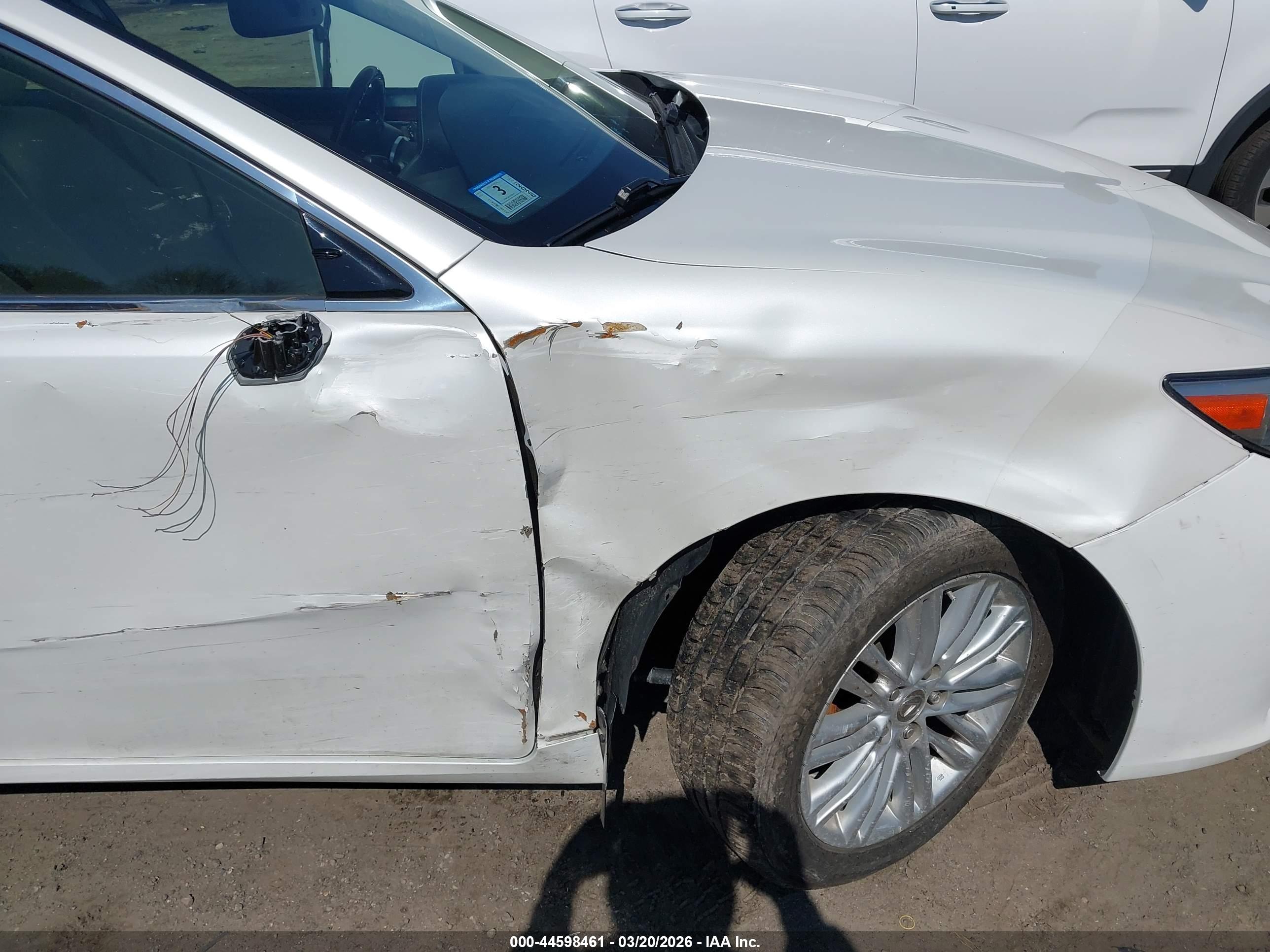LEXUS ES image 6