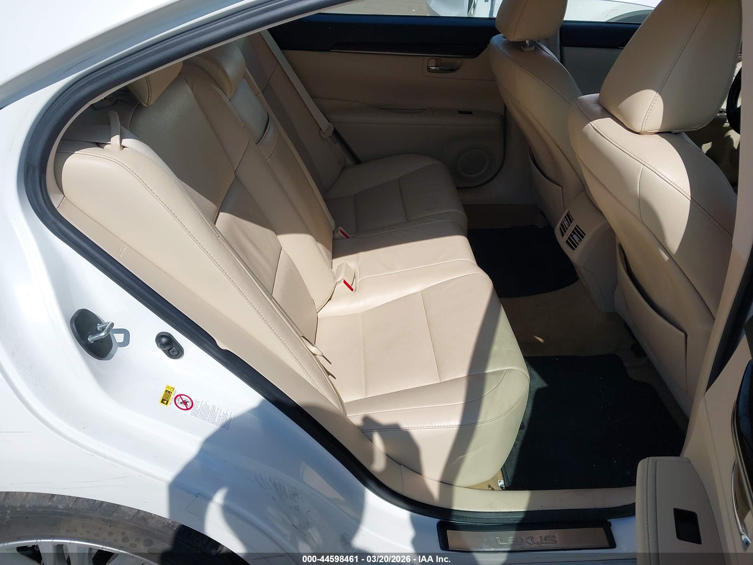 LEXUS ES image 8