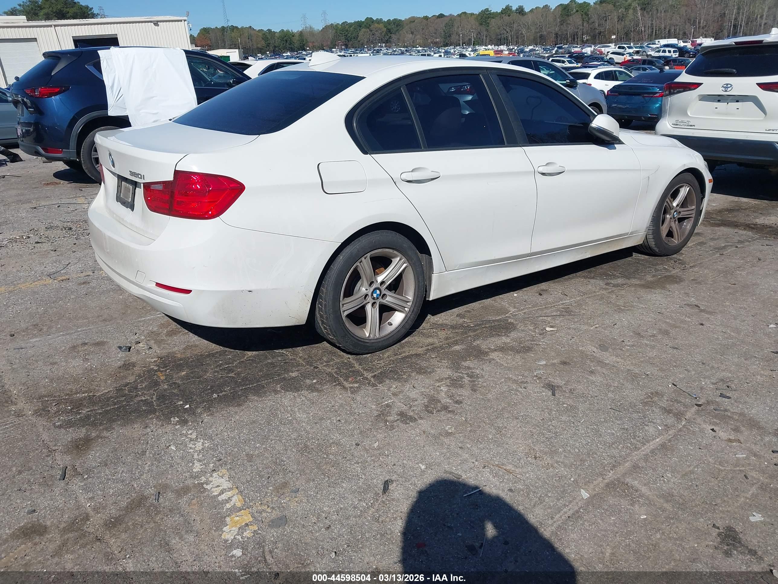 BMW 320I image 4