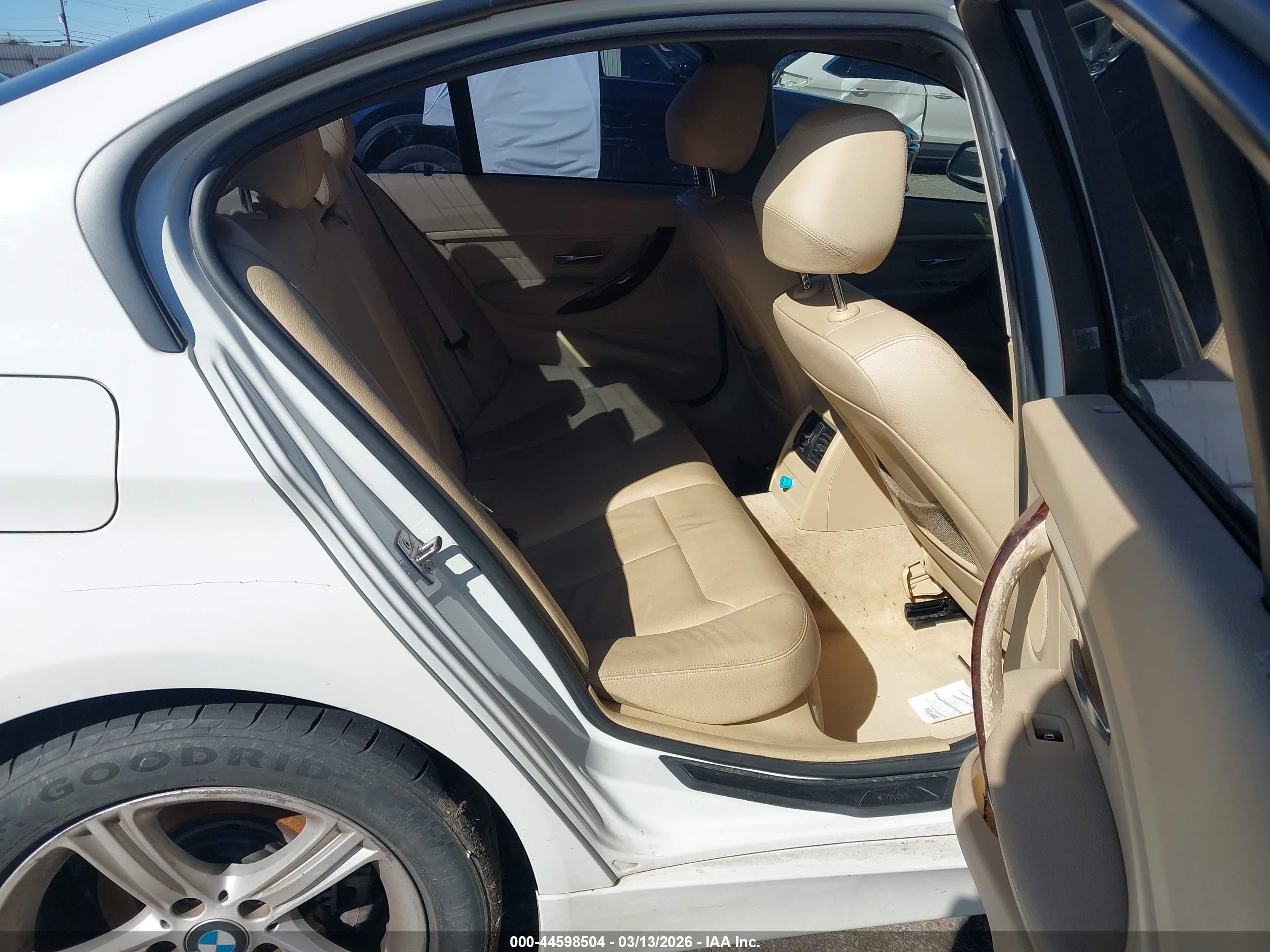 BMW 320I image 8