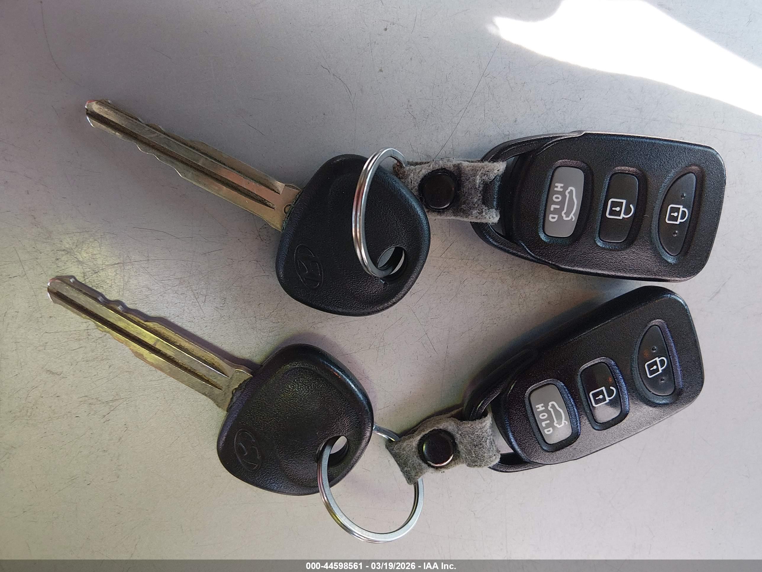 HYUNDAI ELANTRA image 11