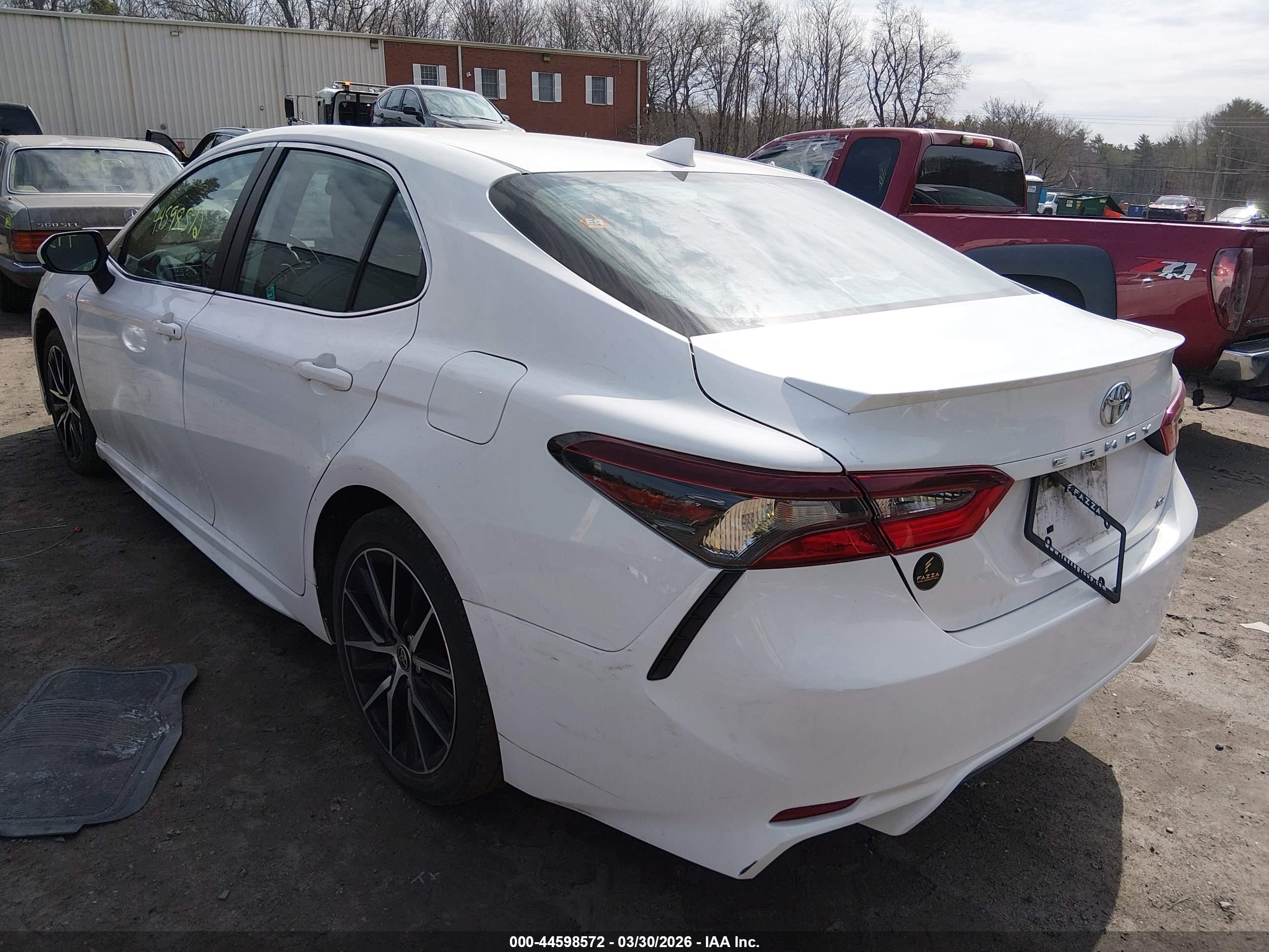 TOYOTA CAMRY image 3