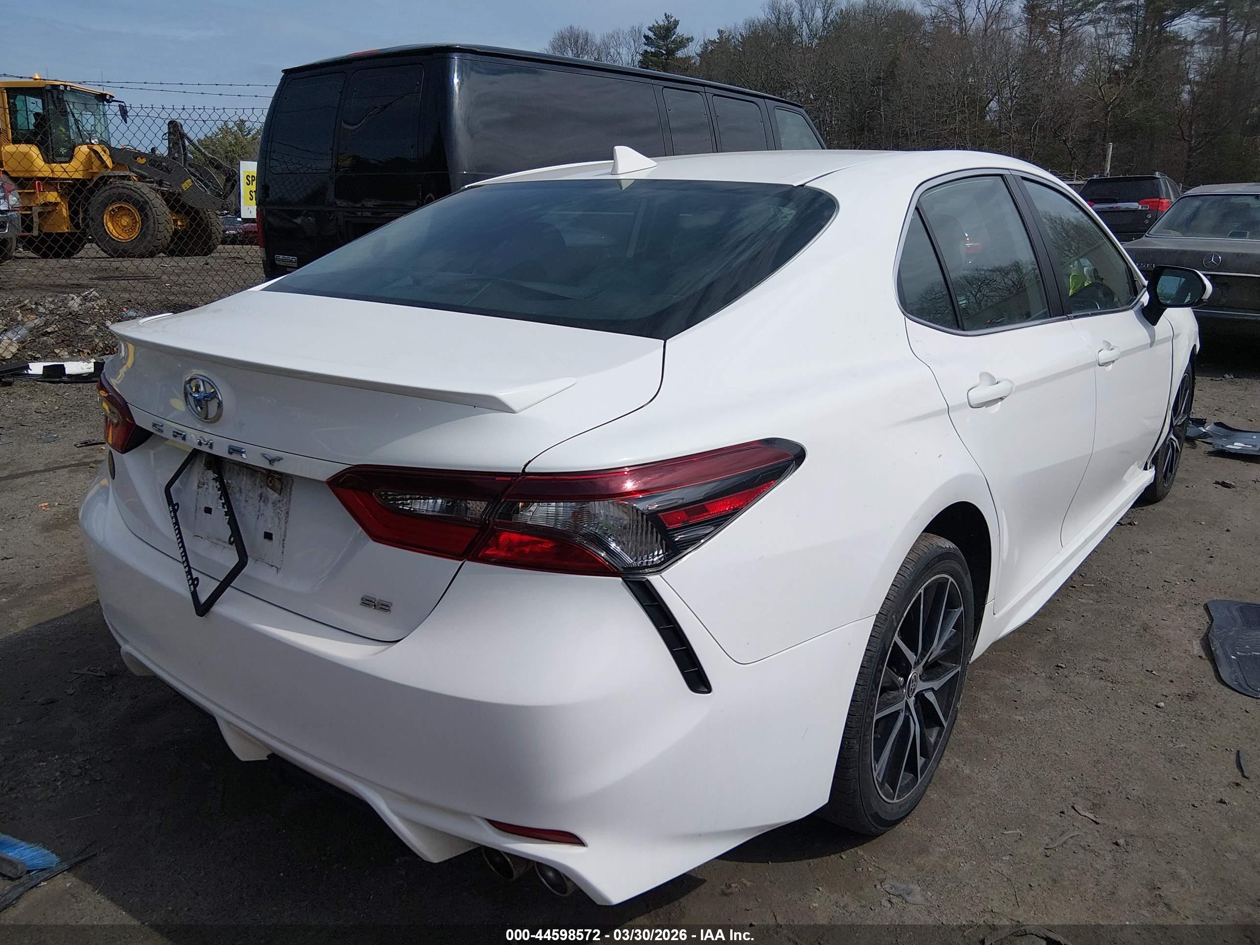 TOYOTA CAMRY image 4