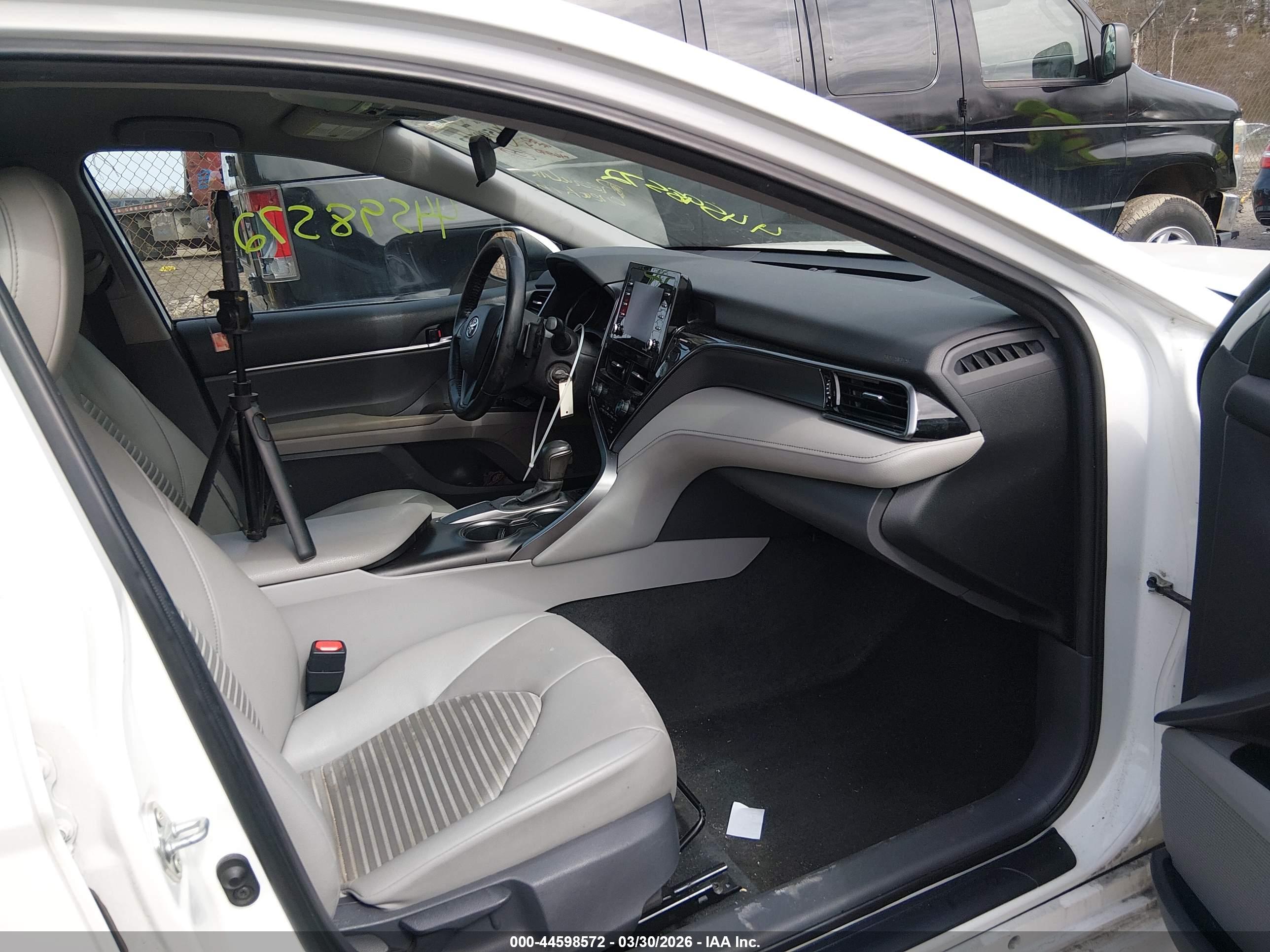 TOYOTA CAMRY image 5