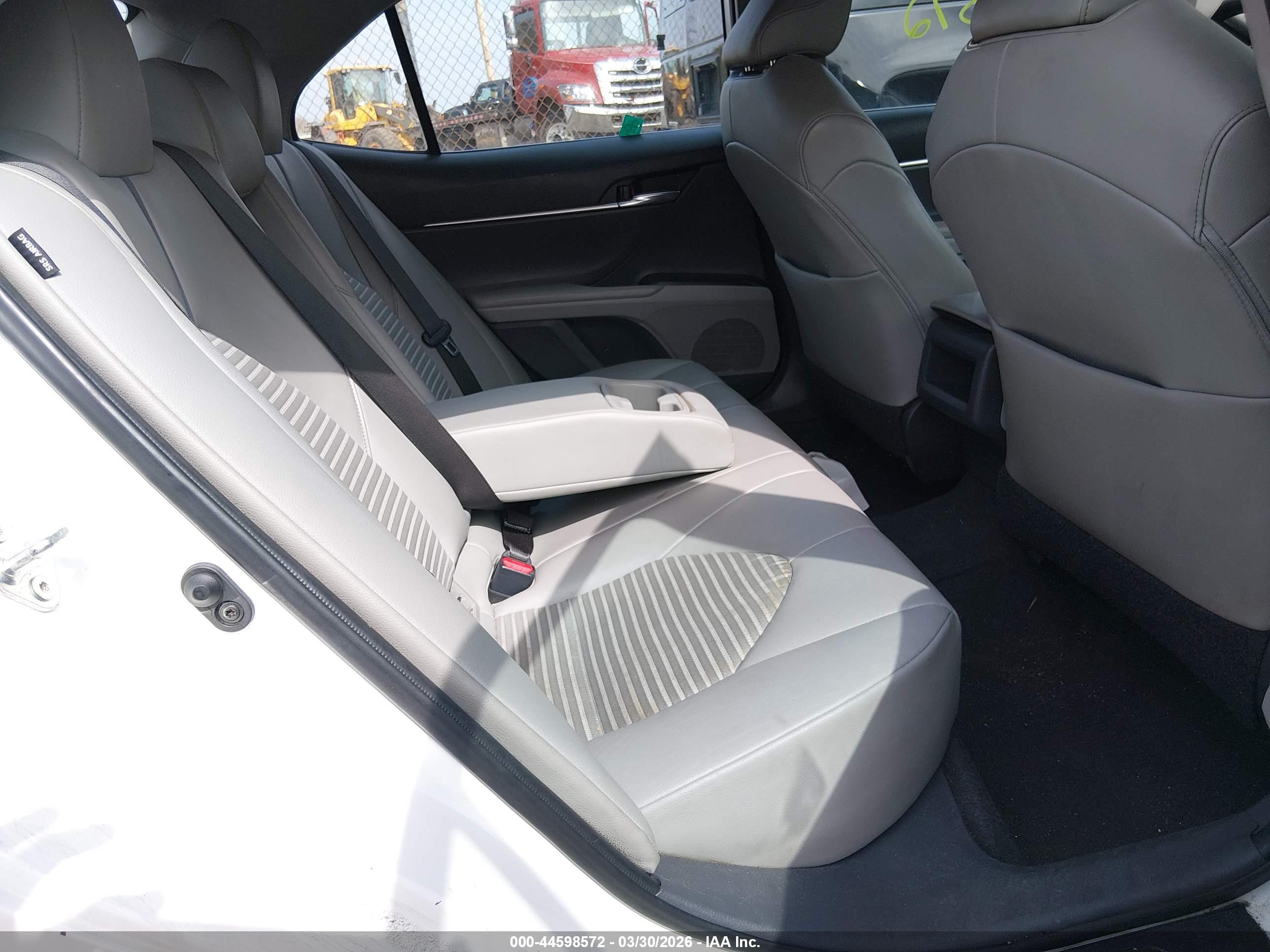 TOYOTA CAMRY image 8
