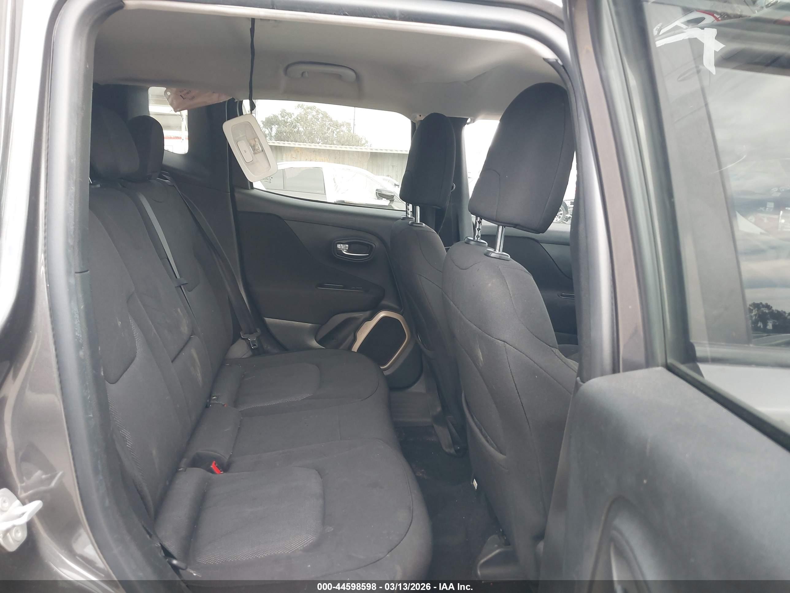 JEEP RENEGADE image 8