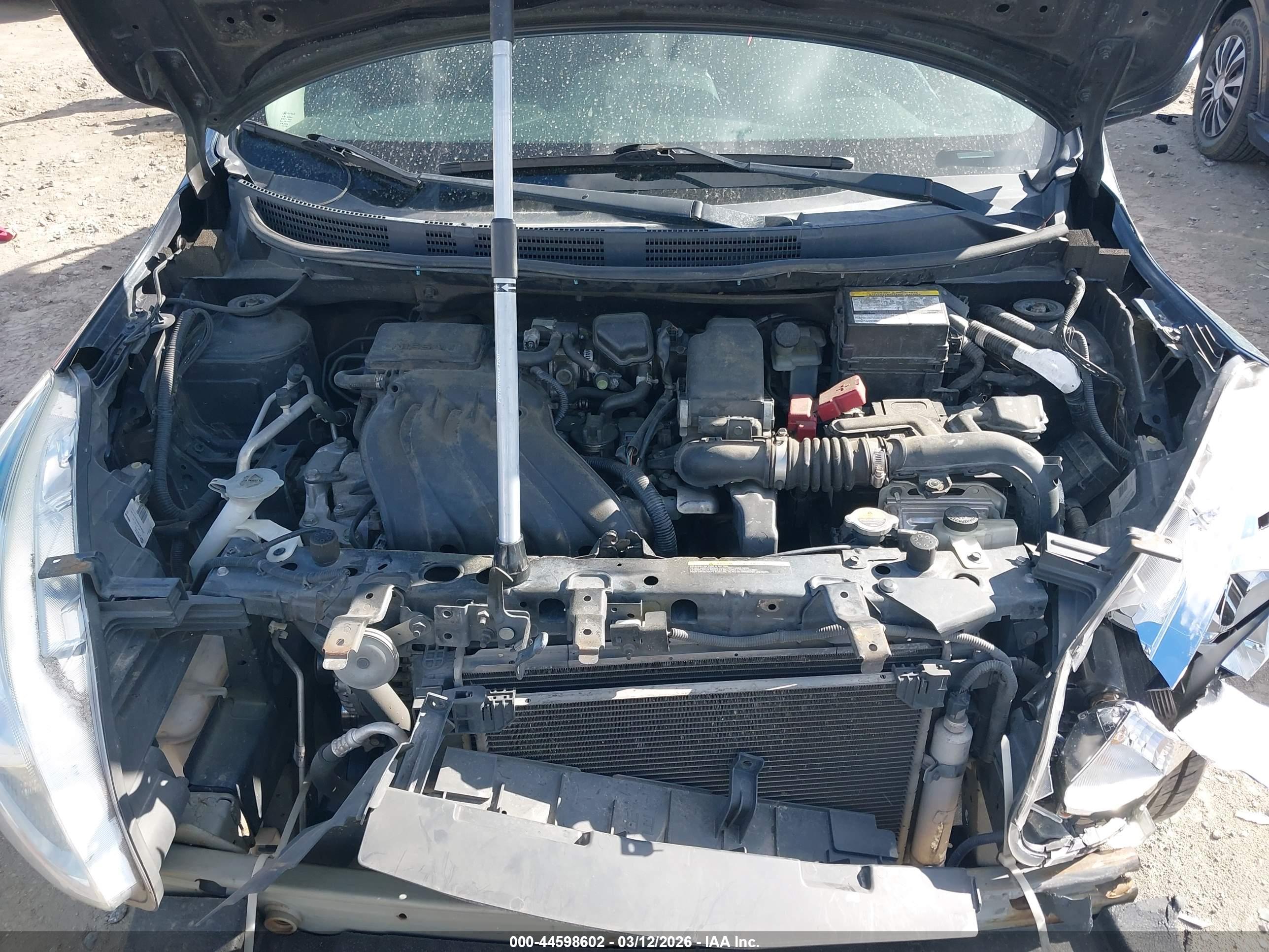 NISSAN VERSA image 10