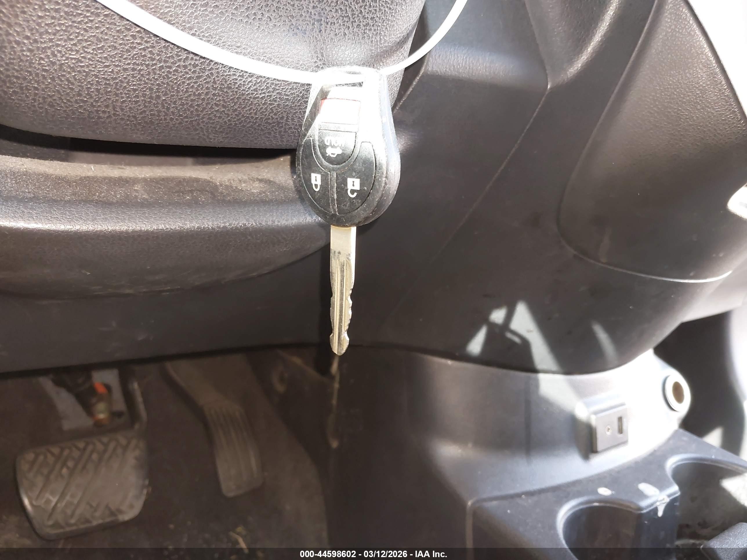 NISSAN VERSA image 11