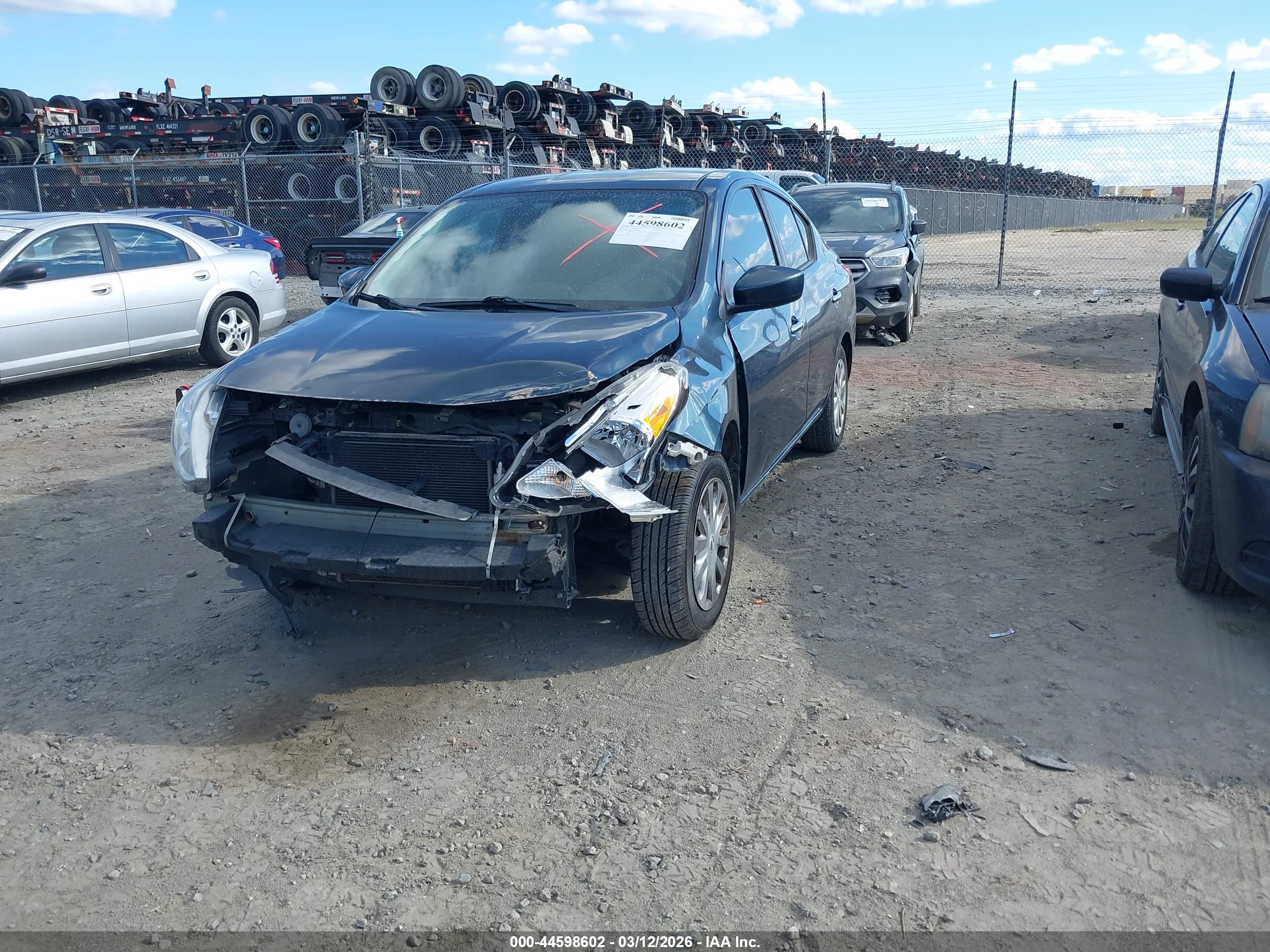 NISSAN VERSA image 2