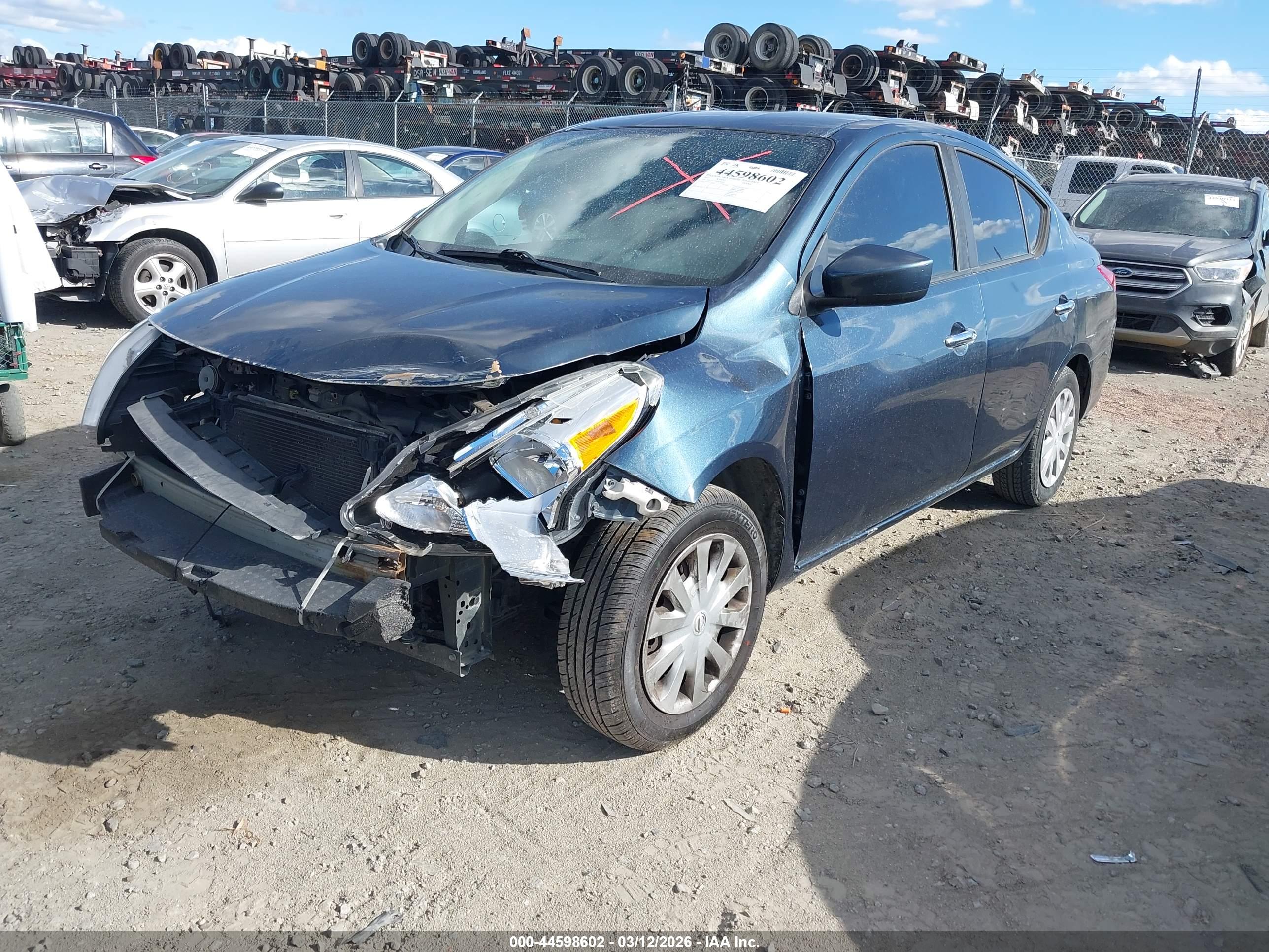 NISSAN VERSA image 6