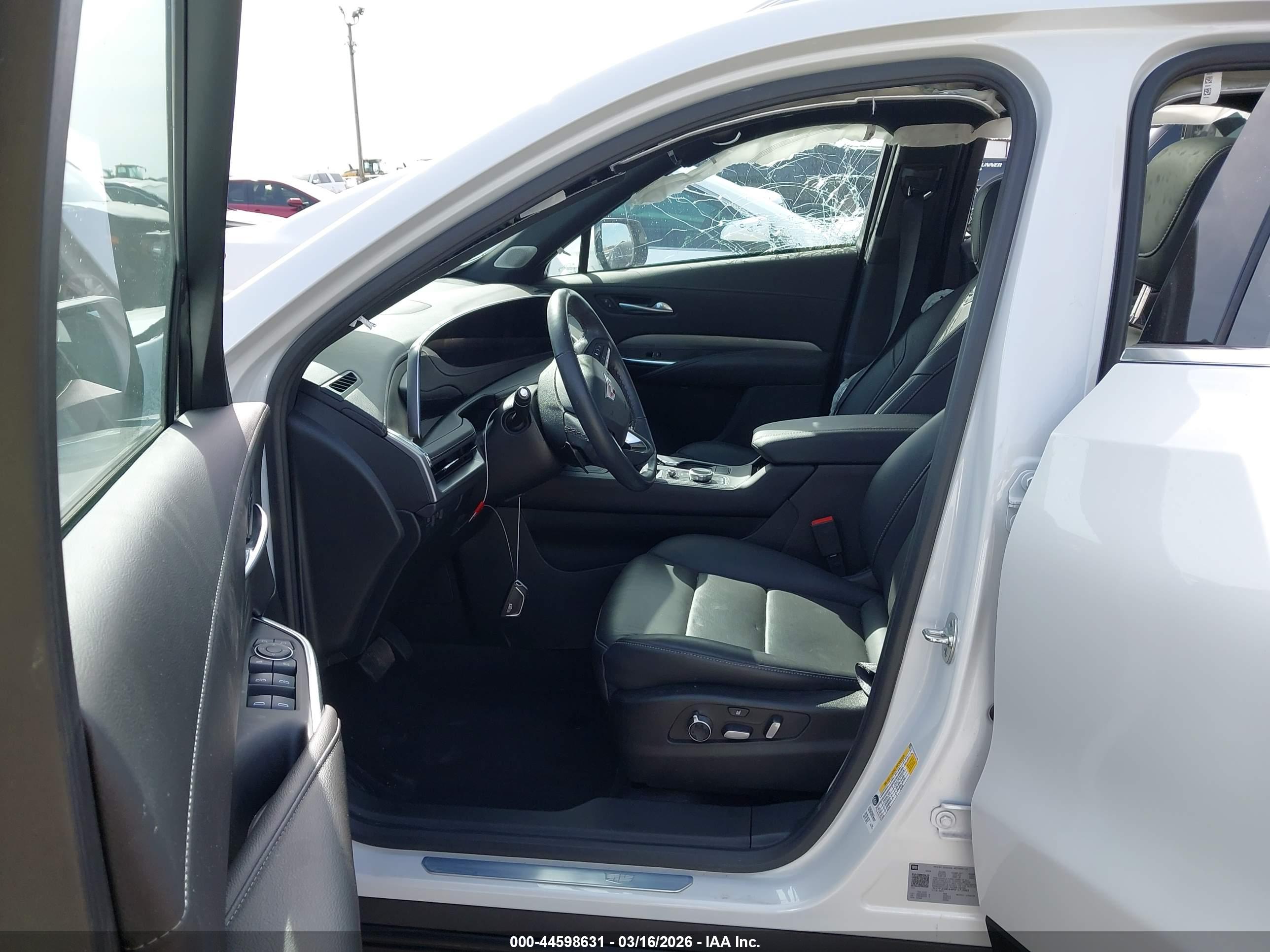 CADILLAC XT4 image 5