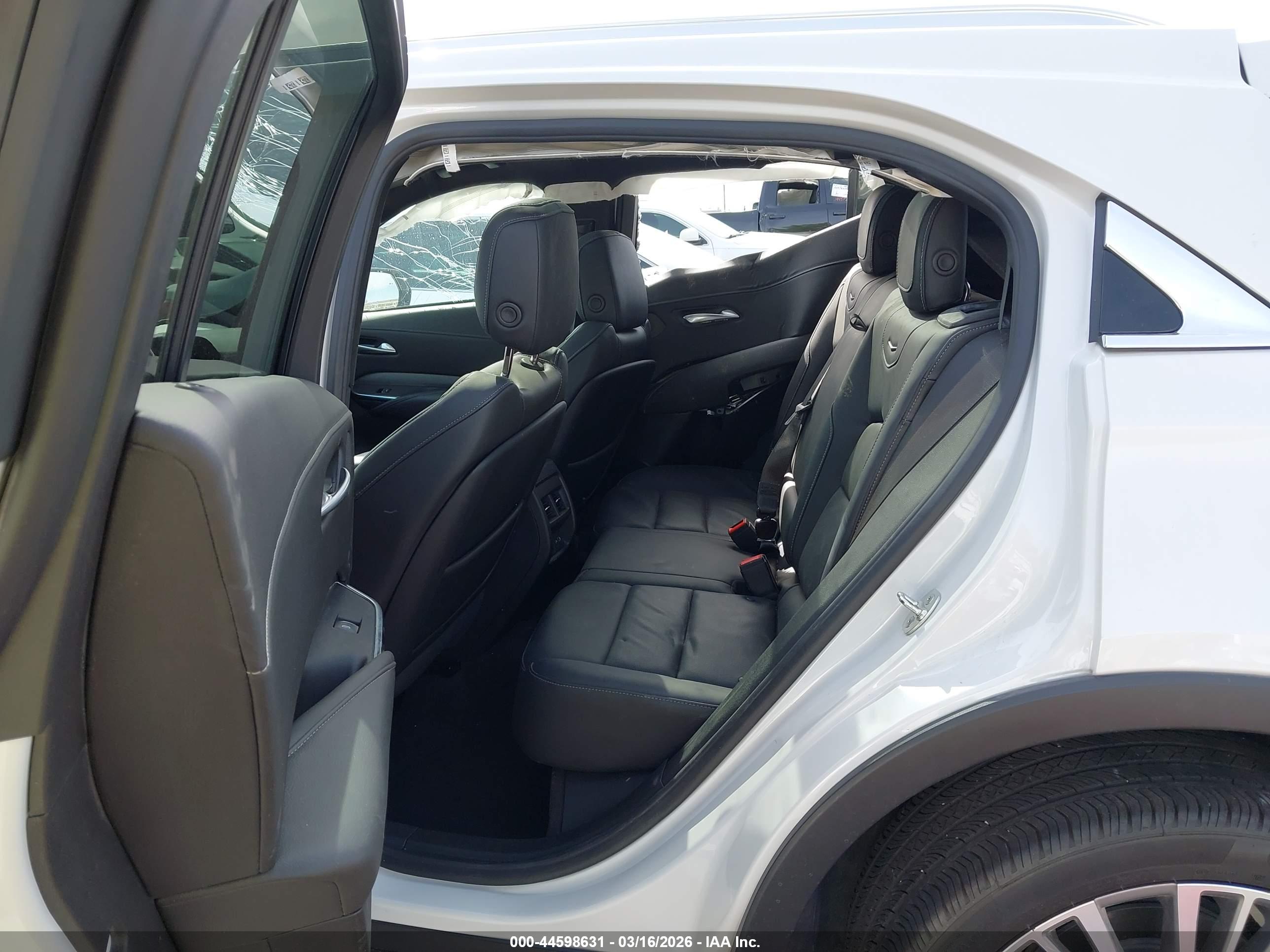 CADILLAC XT4 image 8