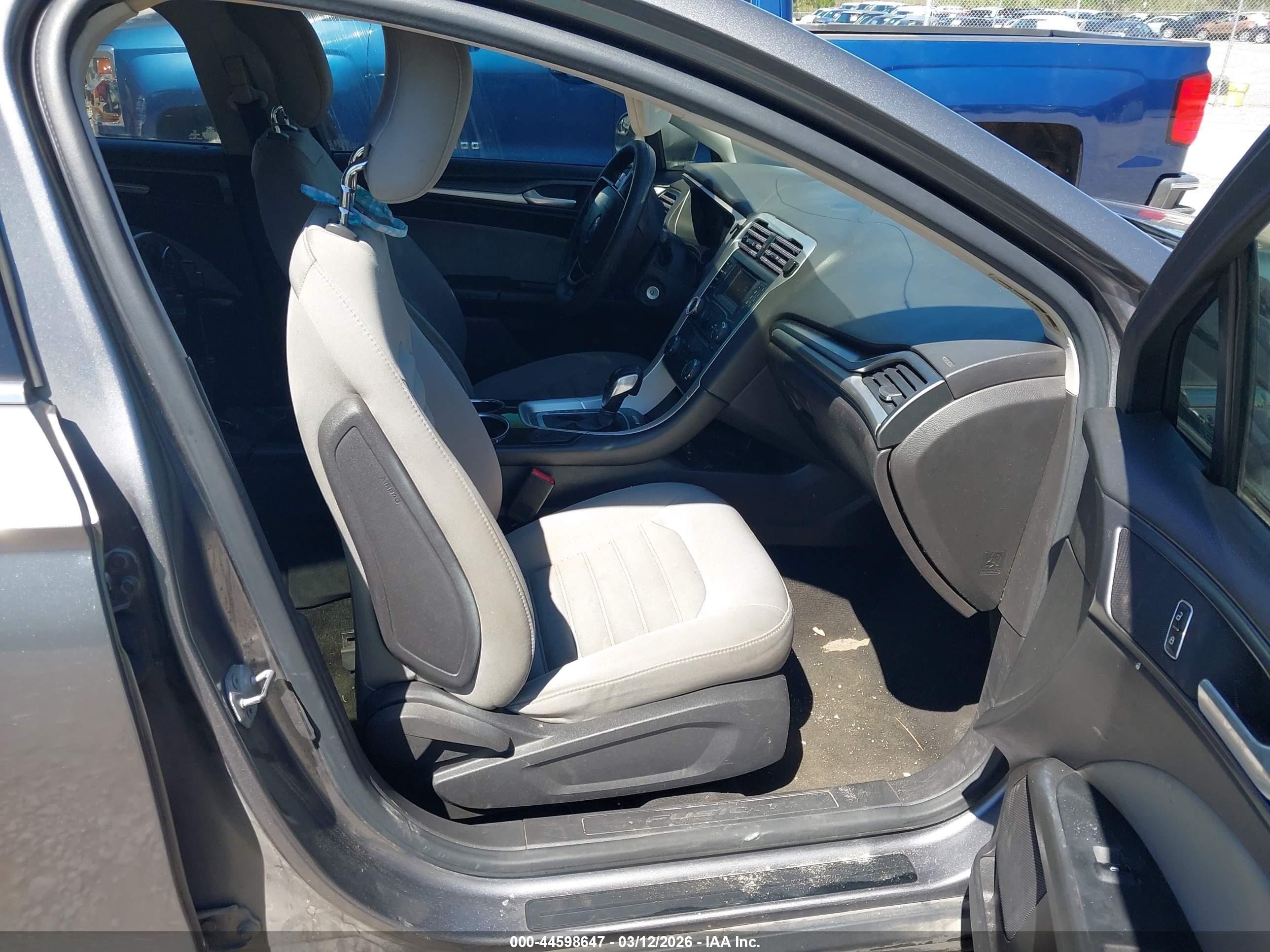 FORD FUSION image 5
