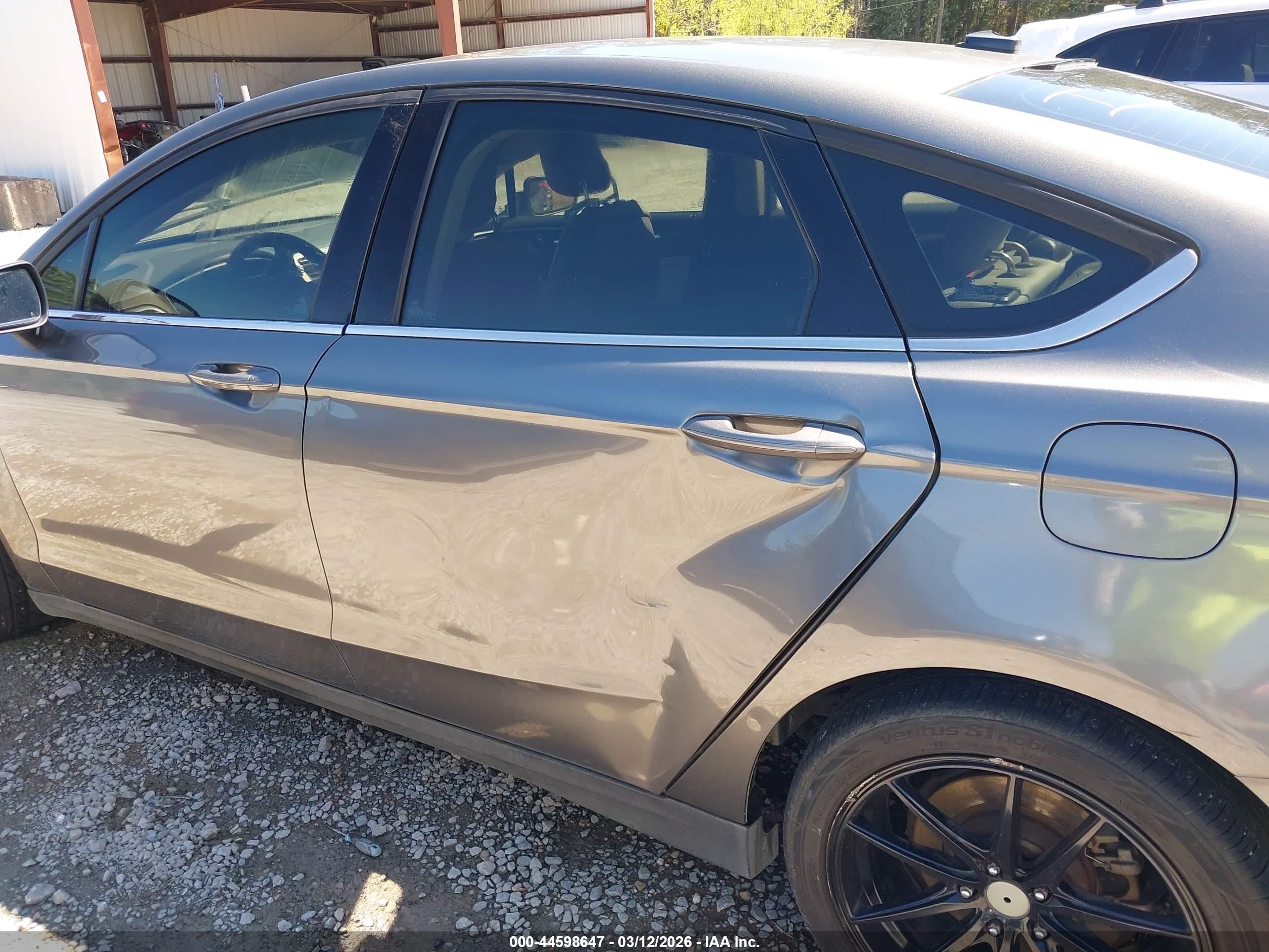 FORD FUSION image 6