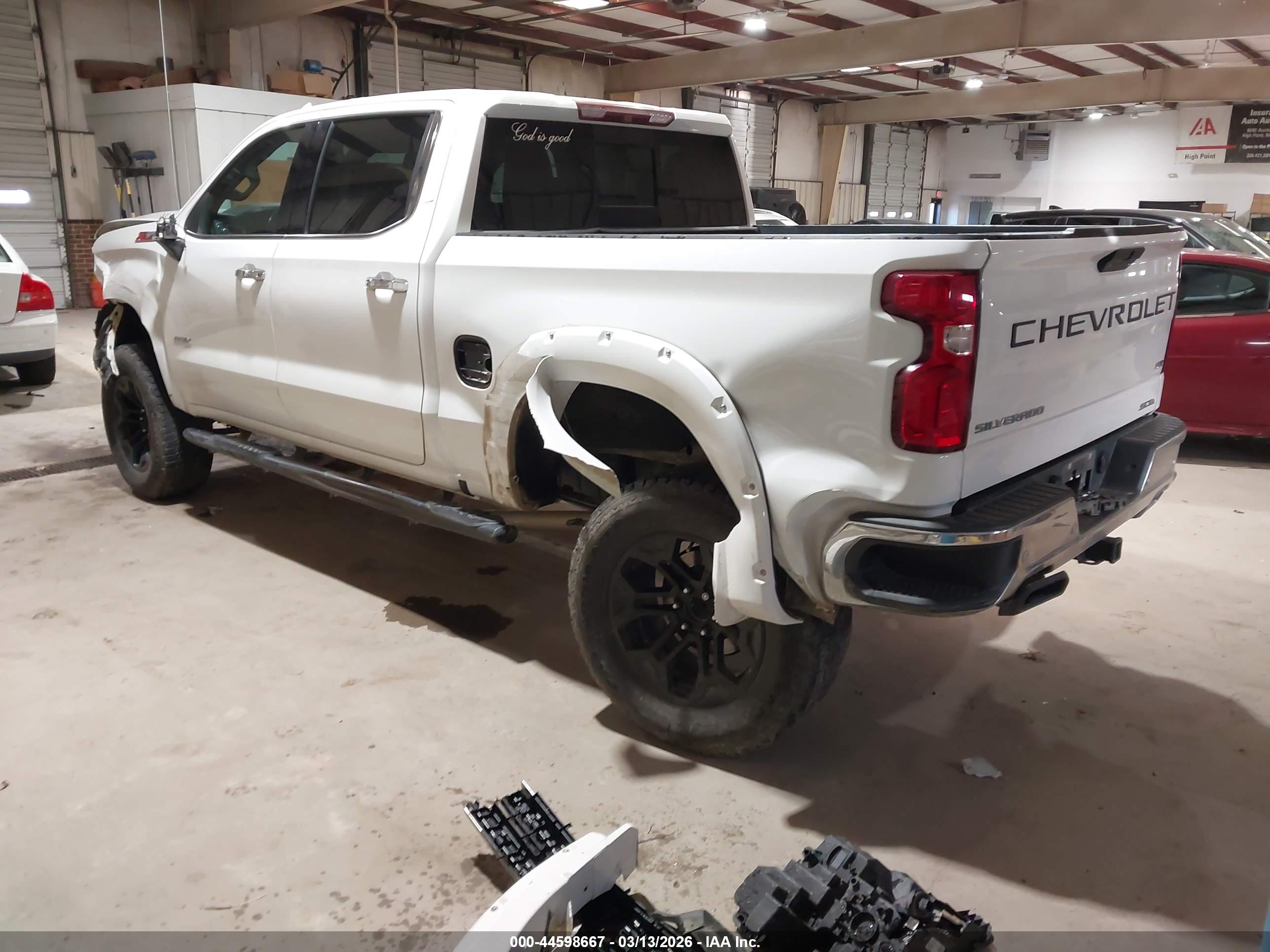CHEVROLET SILVERADO image 3