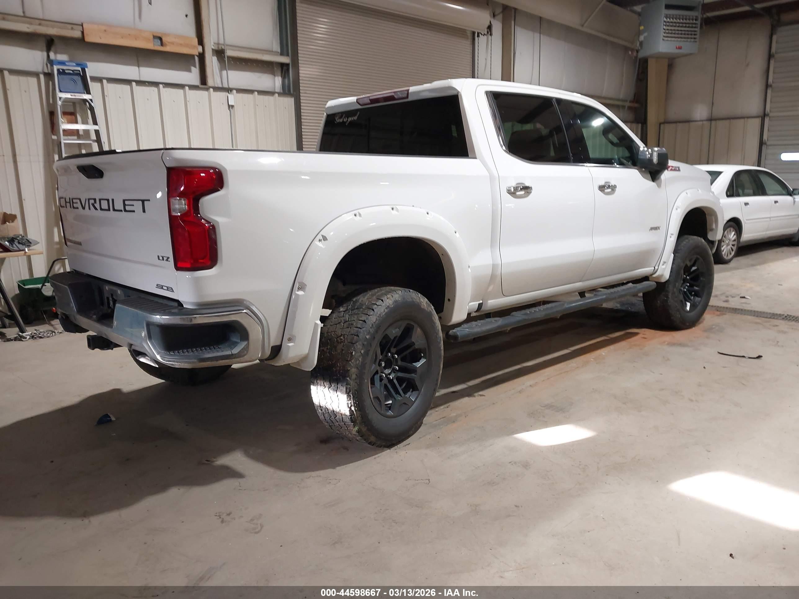 CHEVROLET SILVERADO image 4