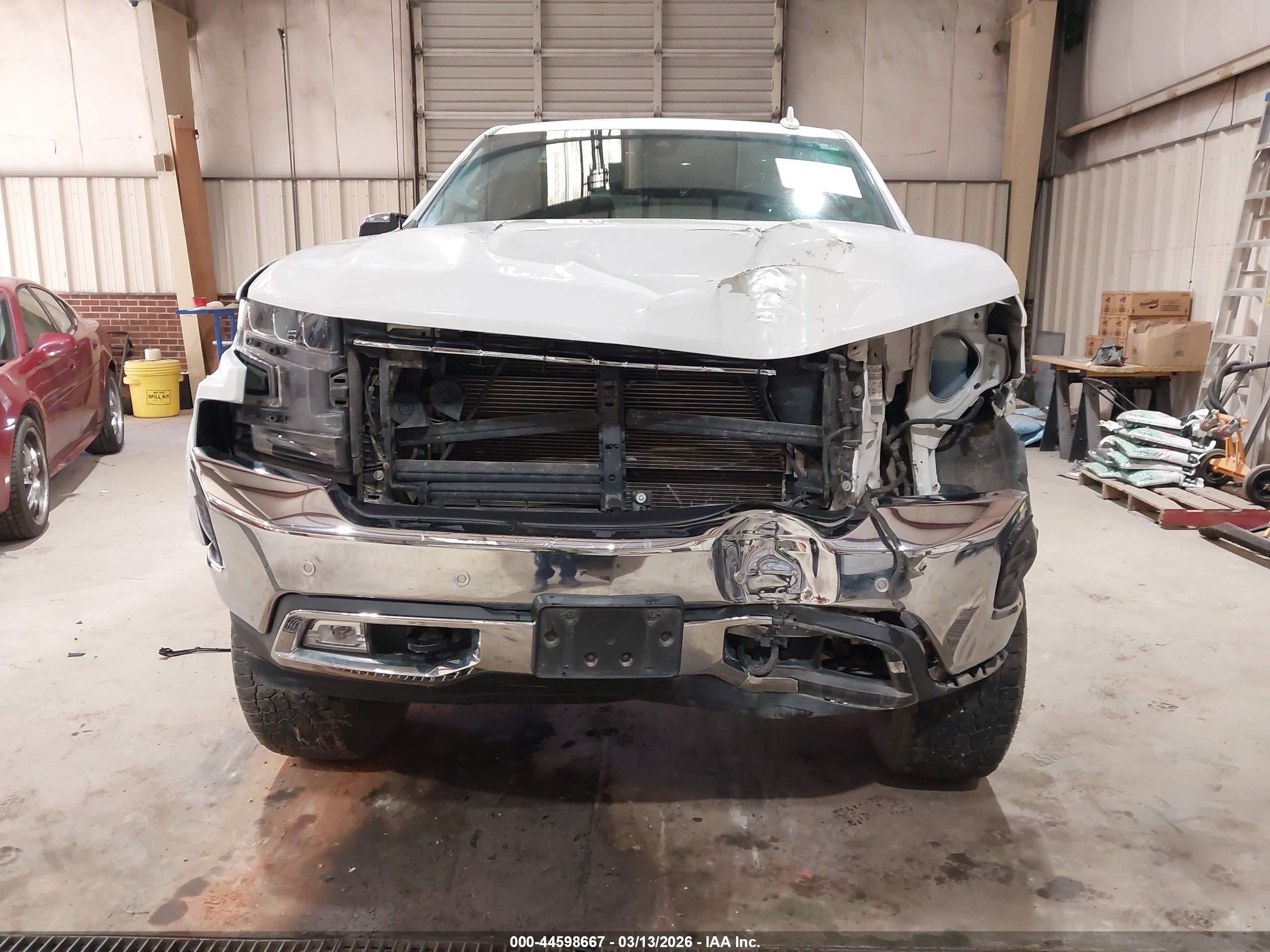 CHEVROLET SILVERADO image 6