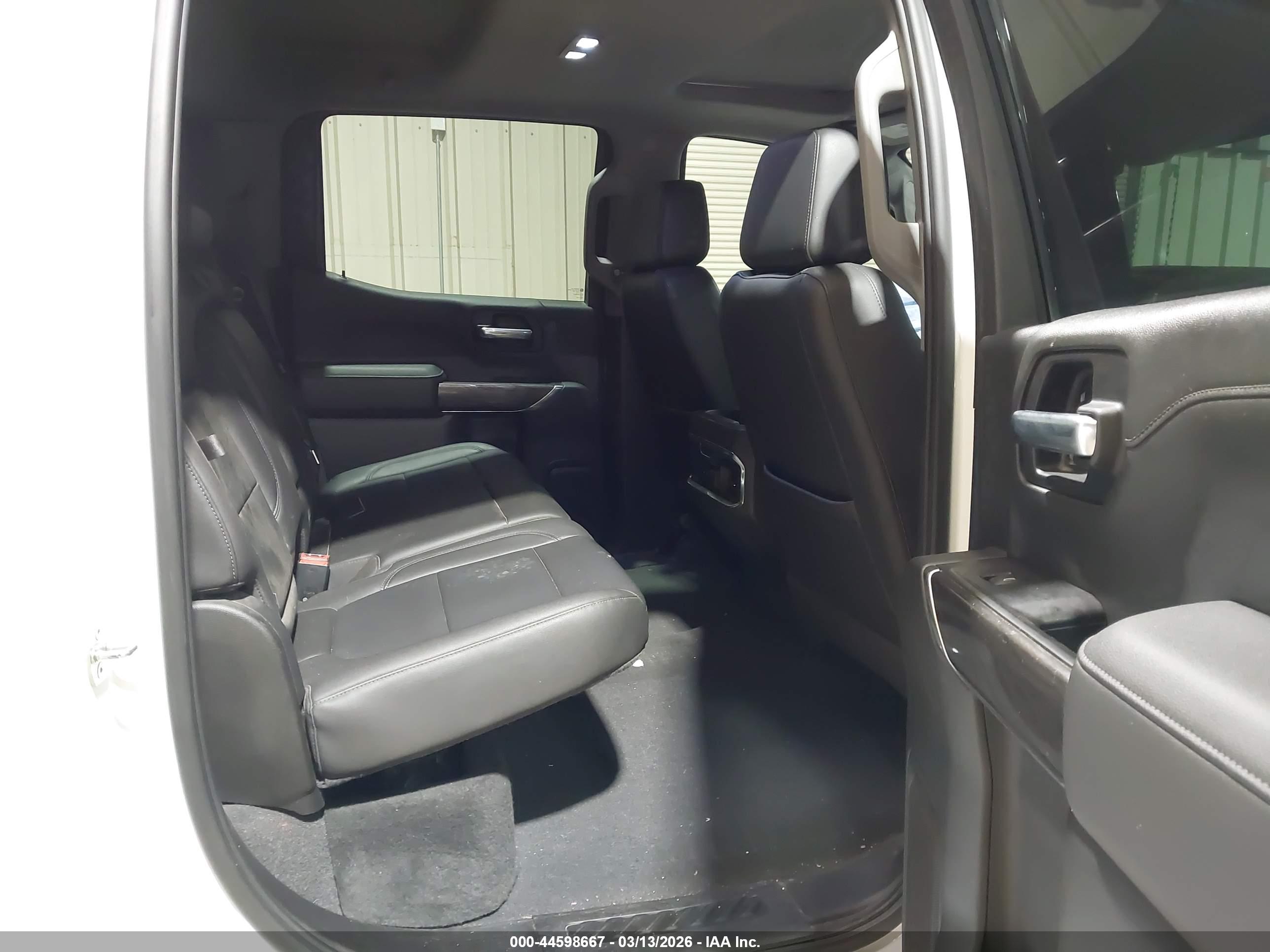 CHEVROLET SILVERADO image 8