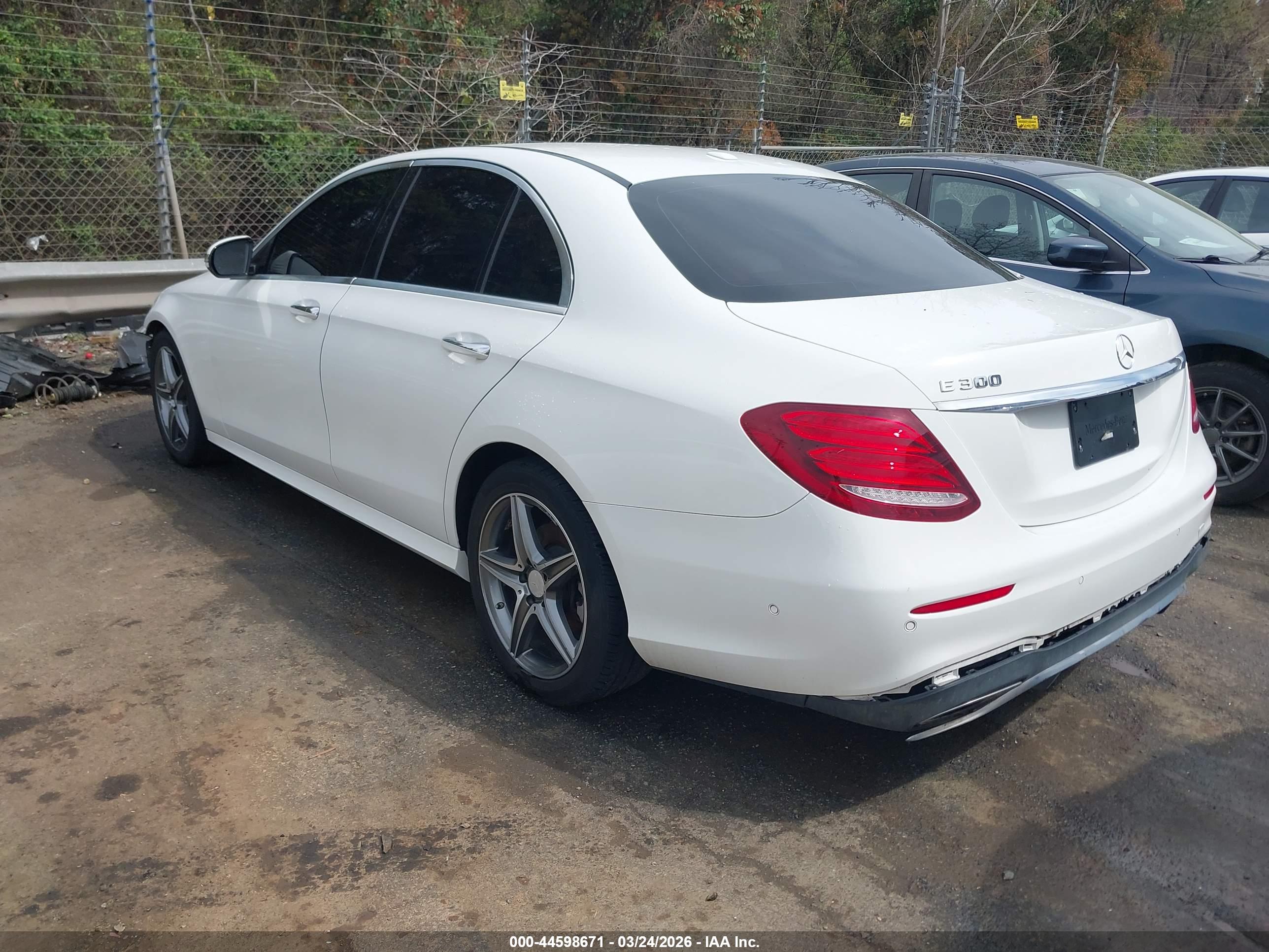 MERCEDES-BENZ E image 3