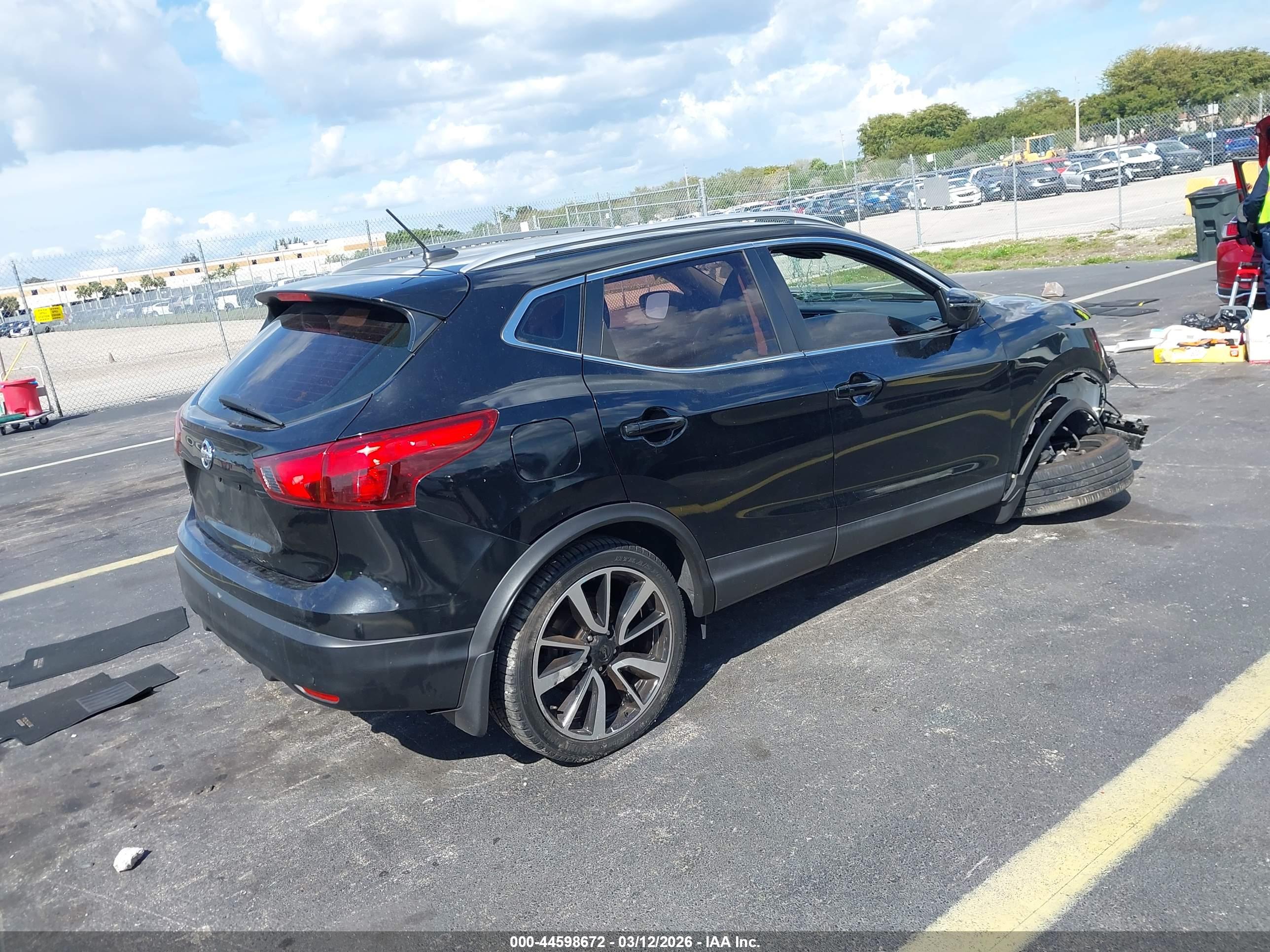 NISSAN ROGUE image 4