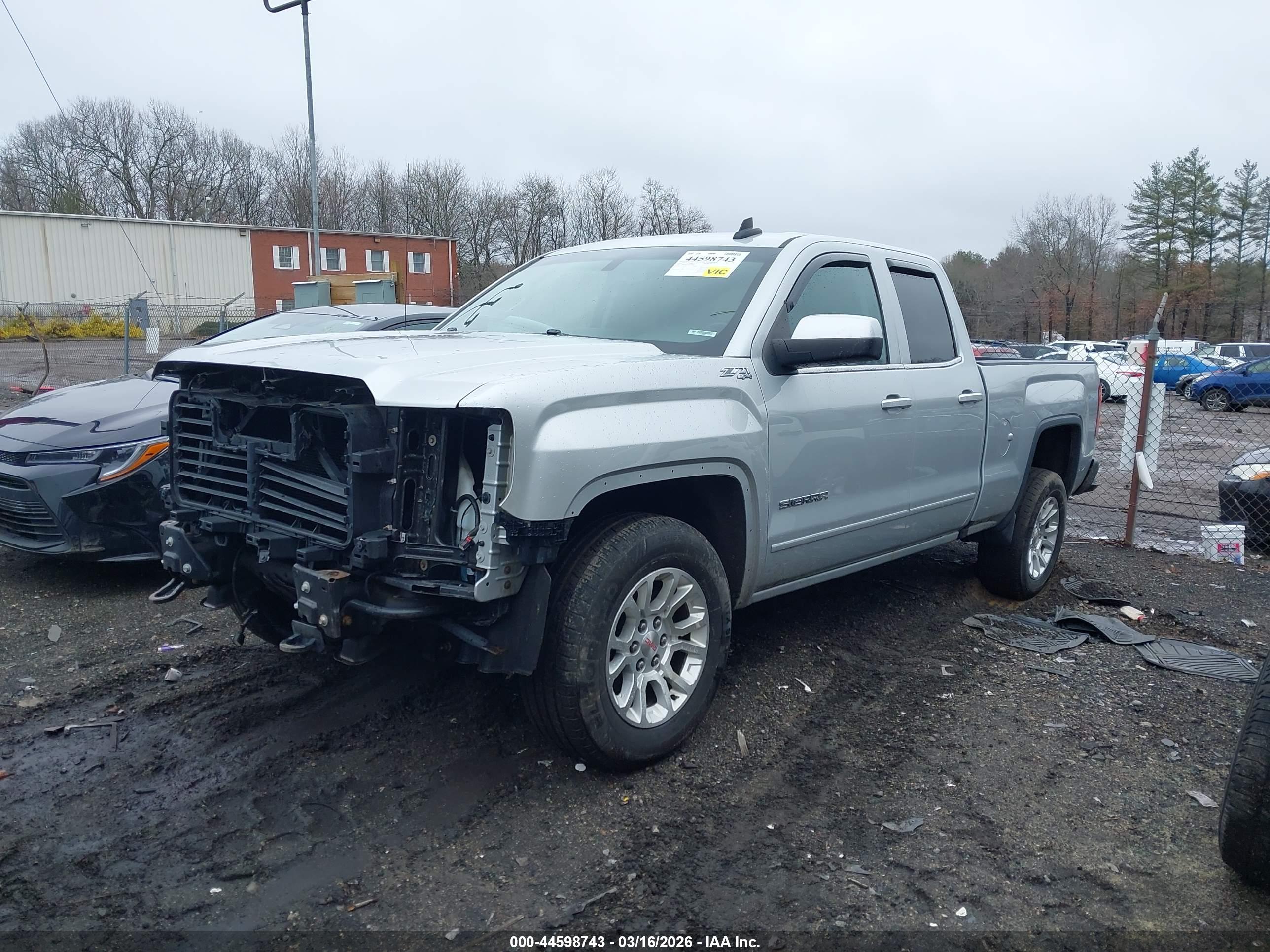 GMC SIERRA image 2