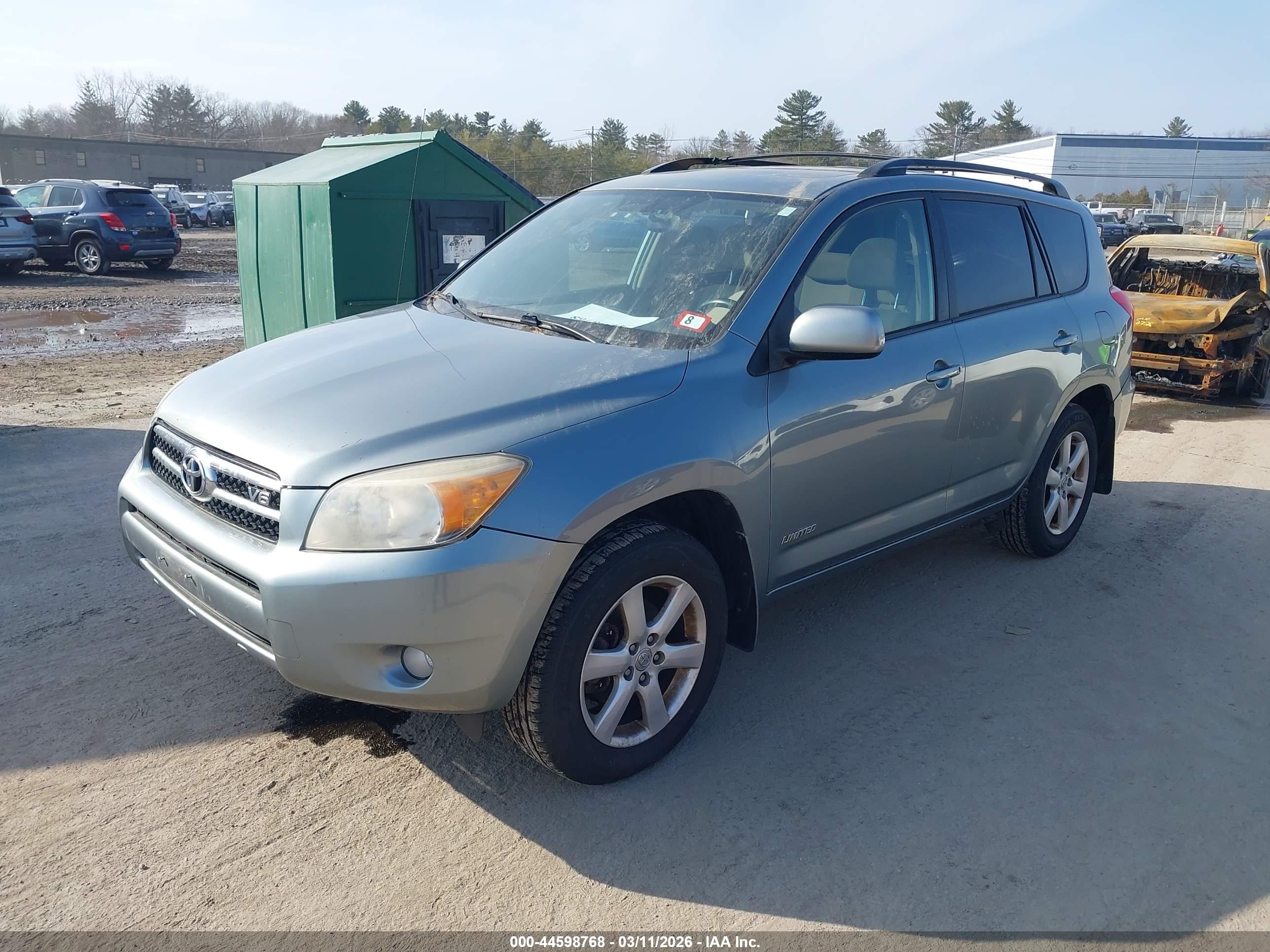 TOYOTA RAV4 image 2