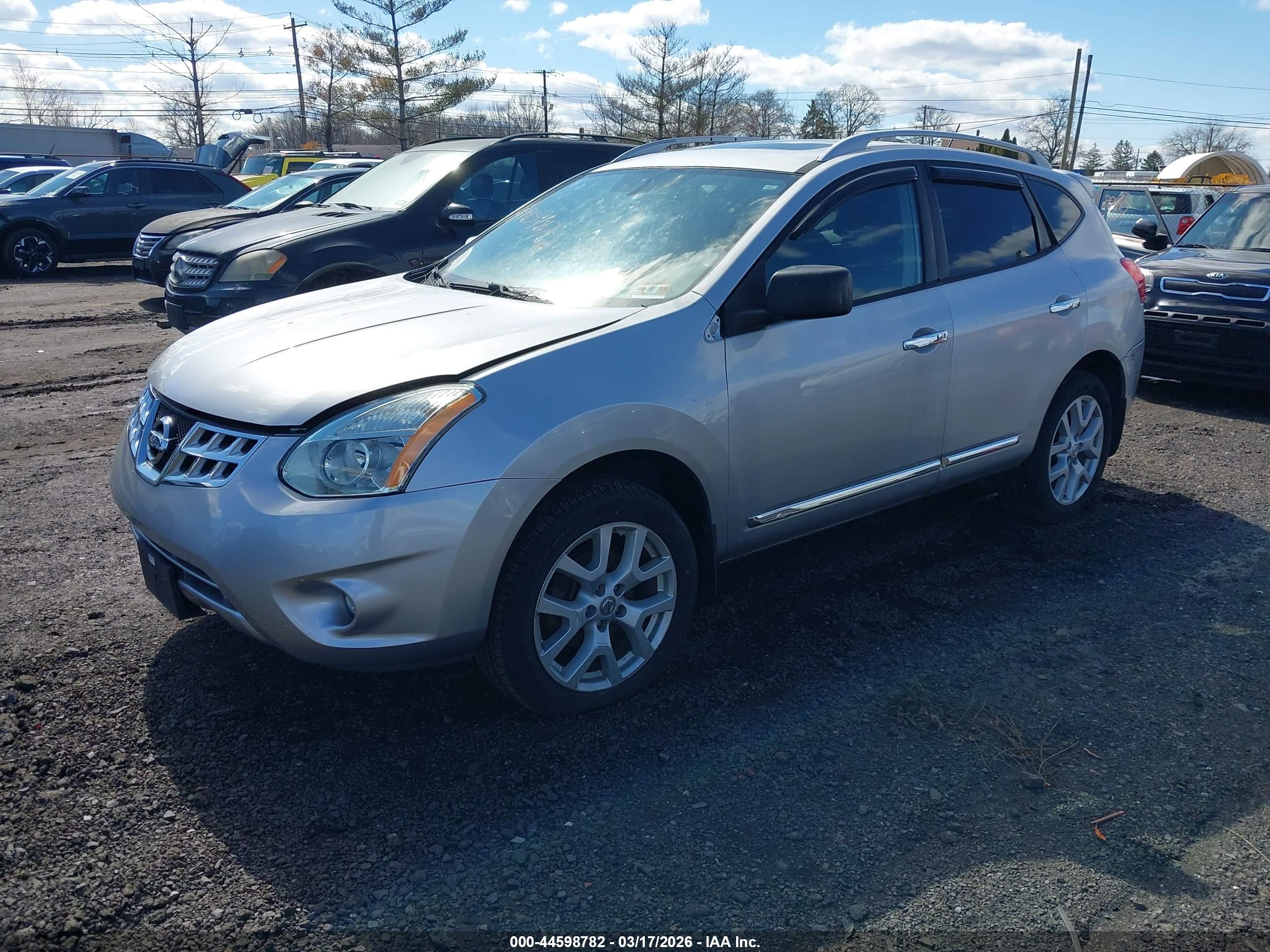 NISSAN ROGUE image 2