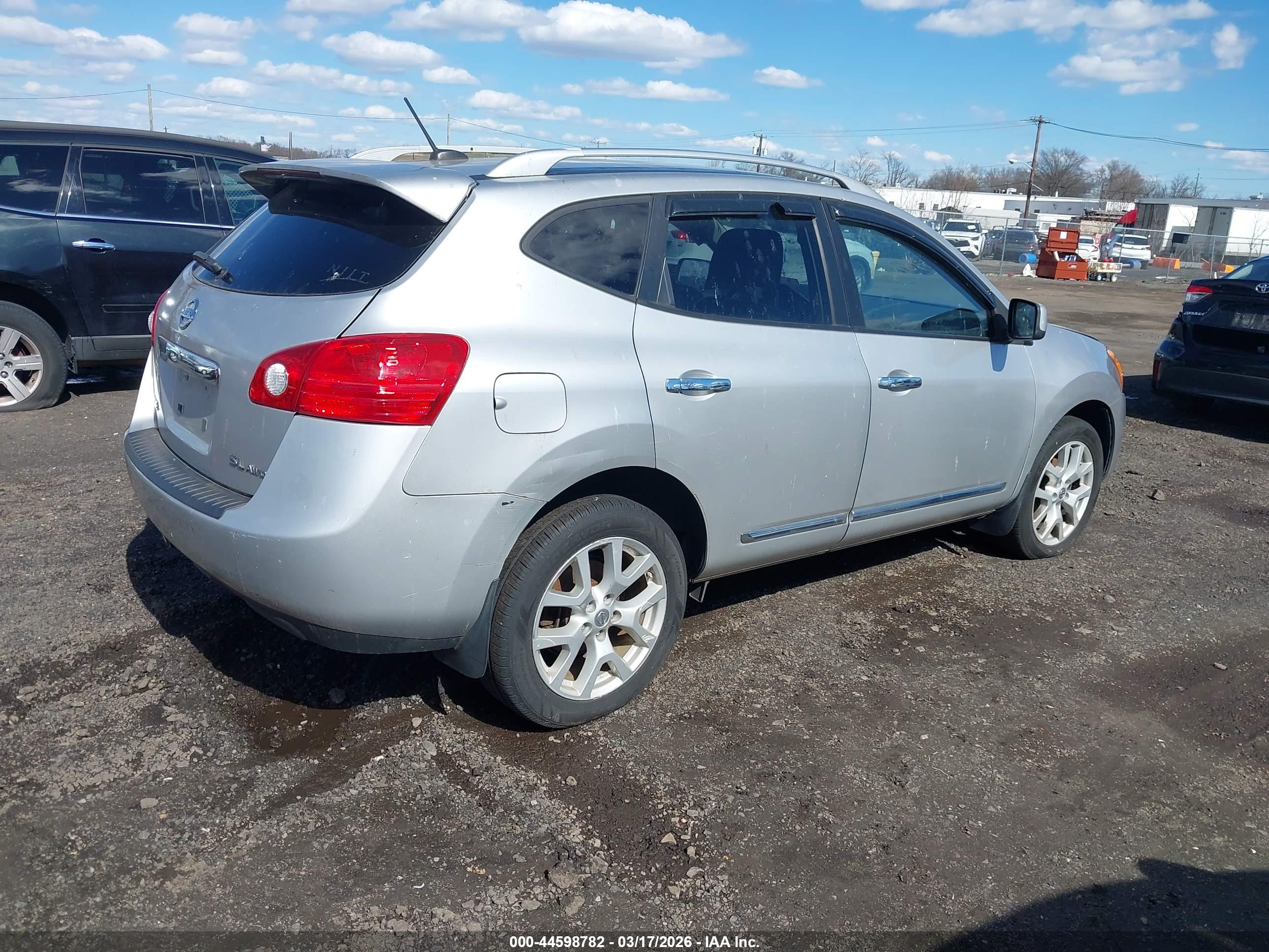 NISSAN ROGUE image 4