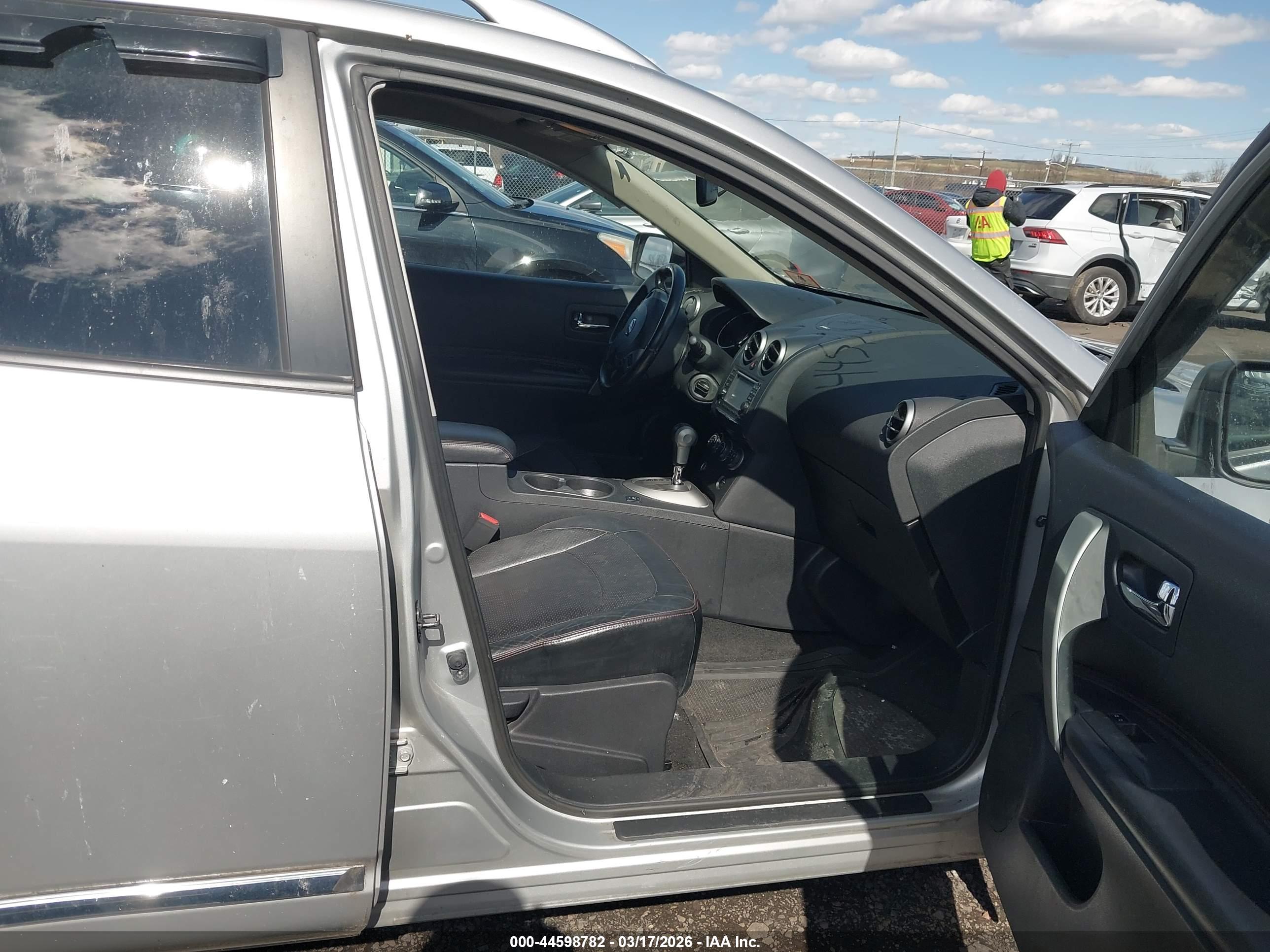 NISSAN ROGUE image 5