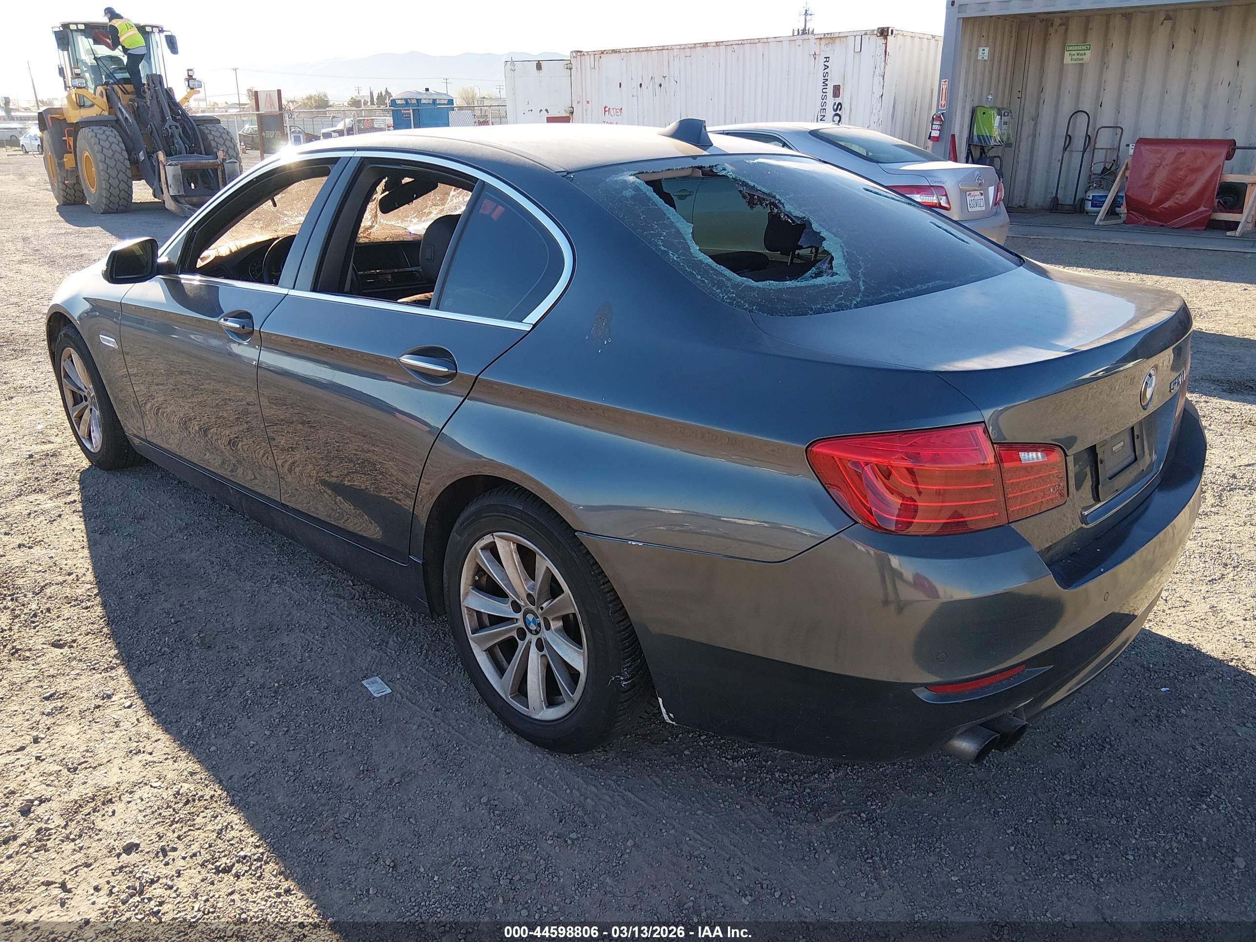 BMW 528I image 3