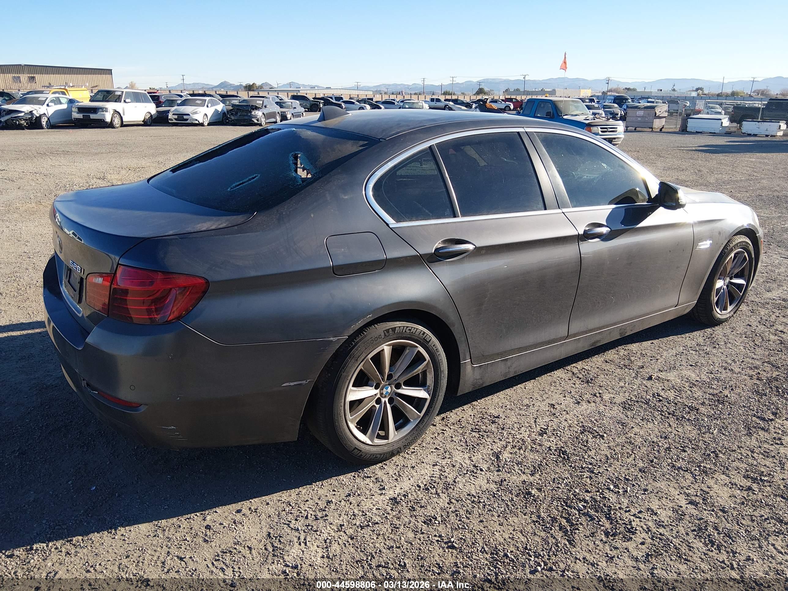 BMW 528I image 4