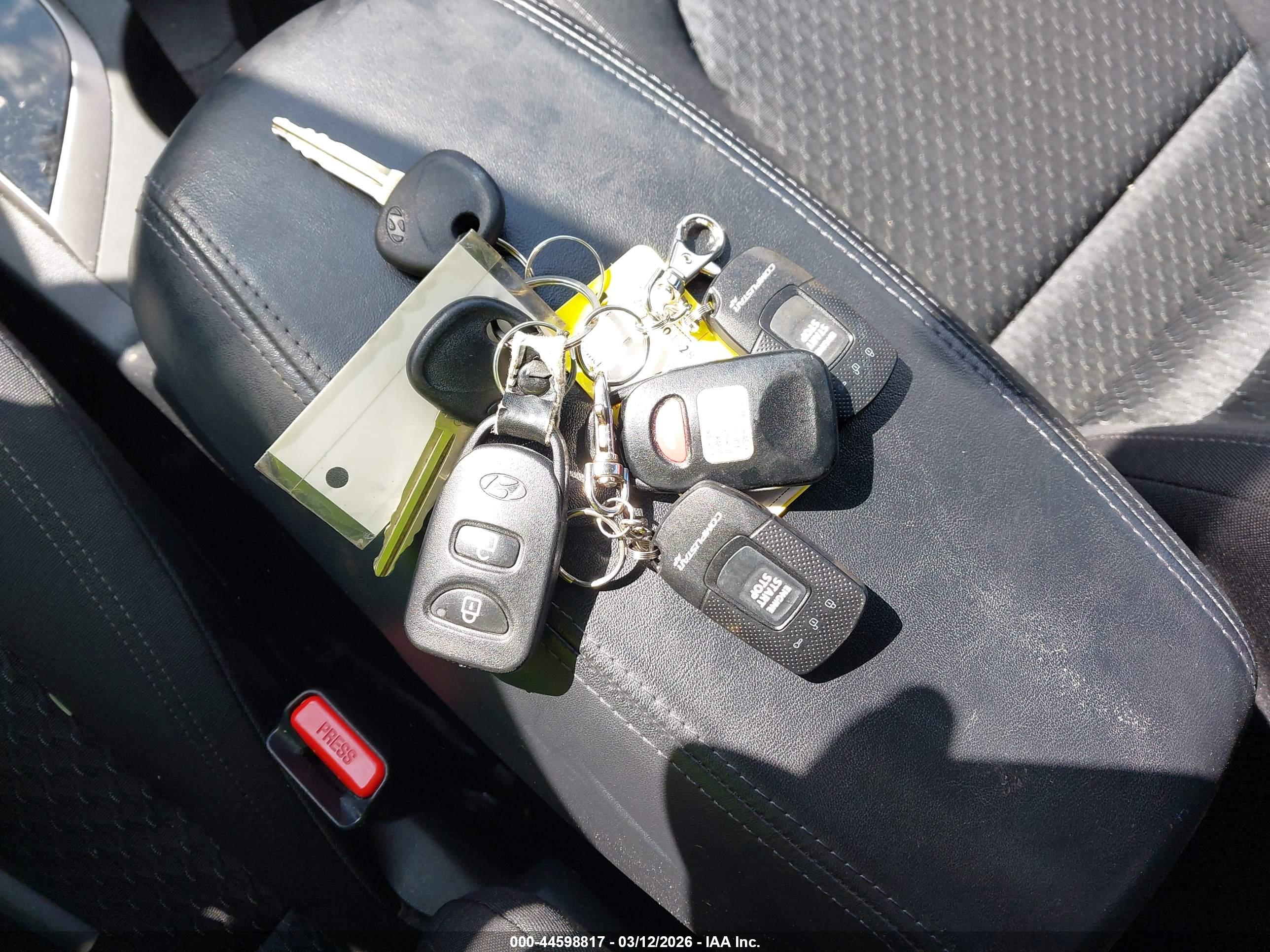 HYUNDAI TUCSON image 11