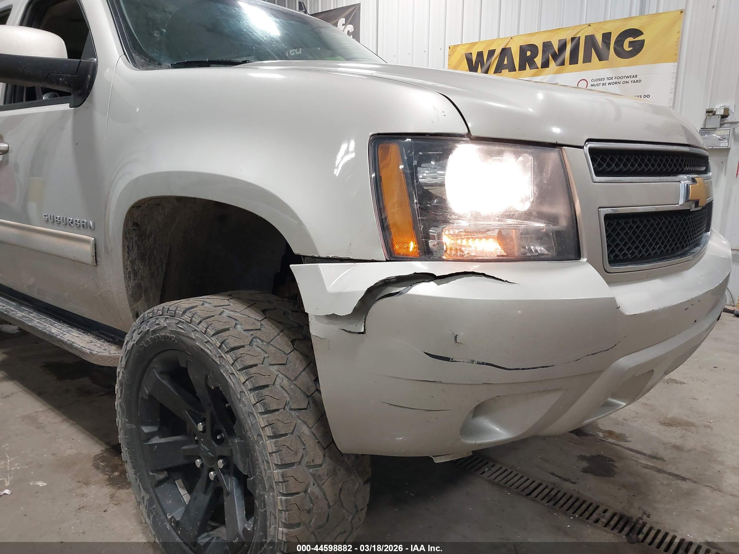 CHEVROLET SUBURBAN image 6