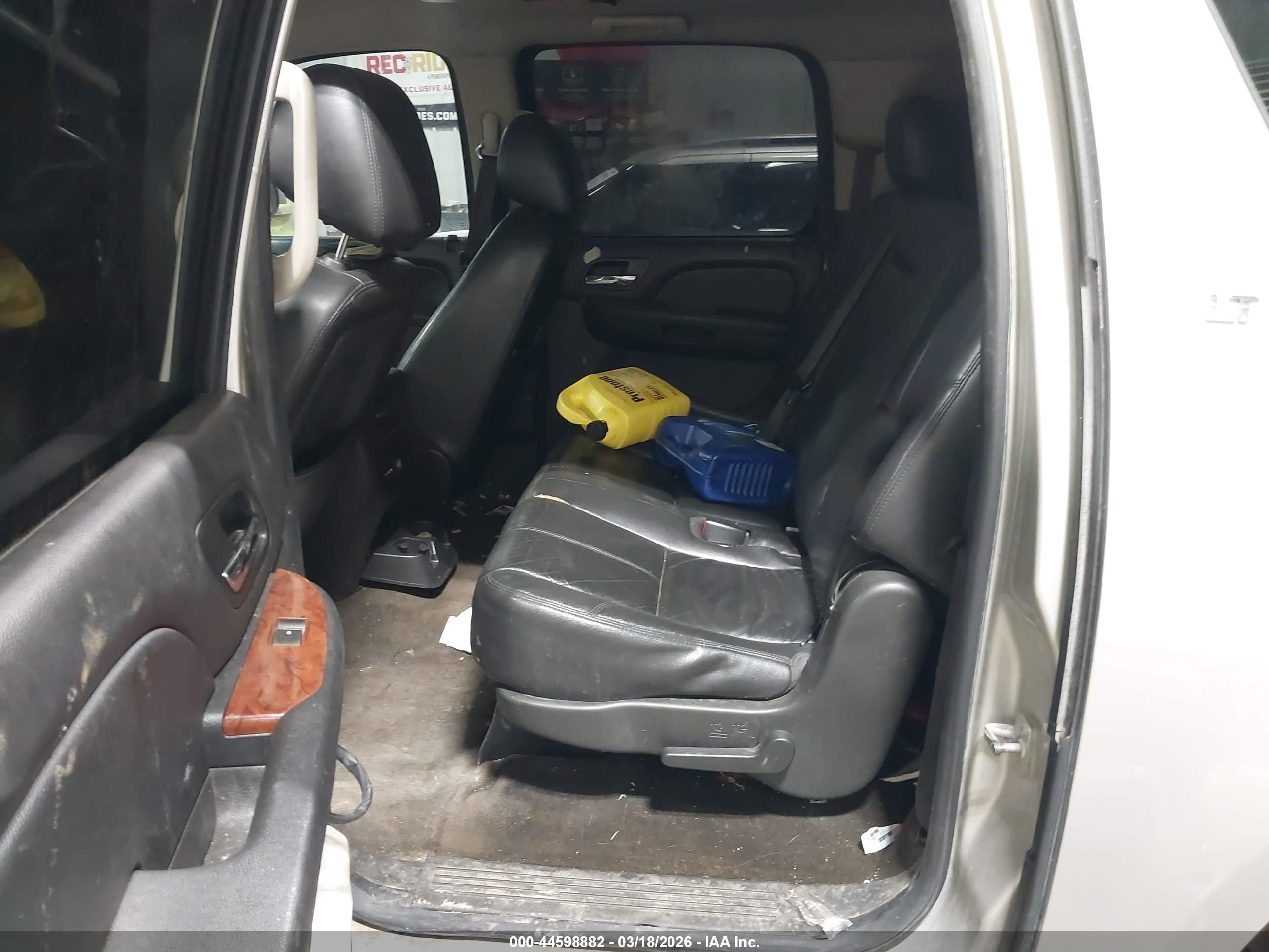 CHEVROLET SUBURBAN image 8