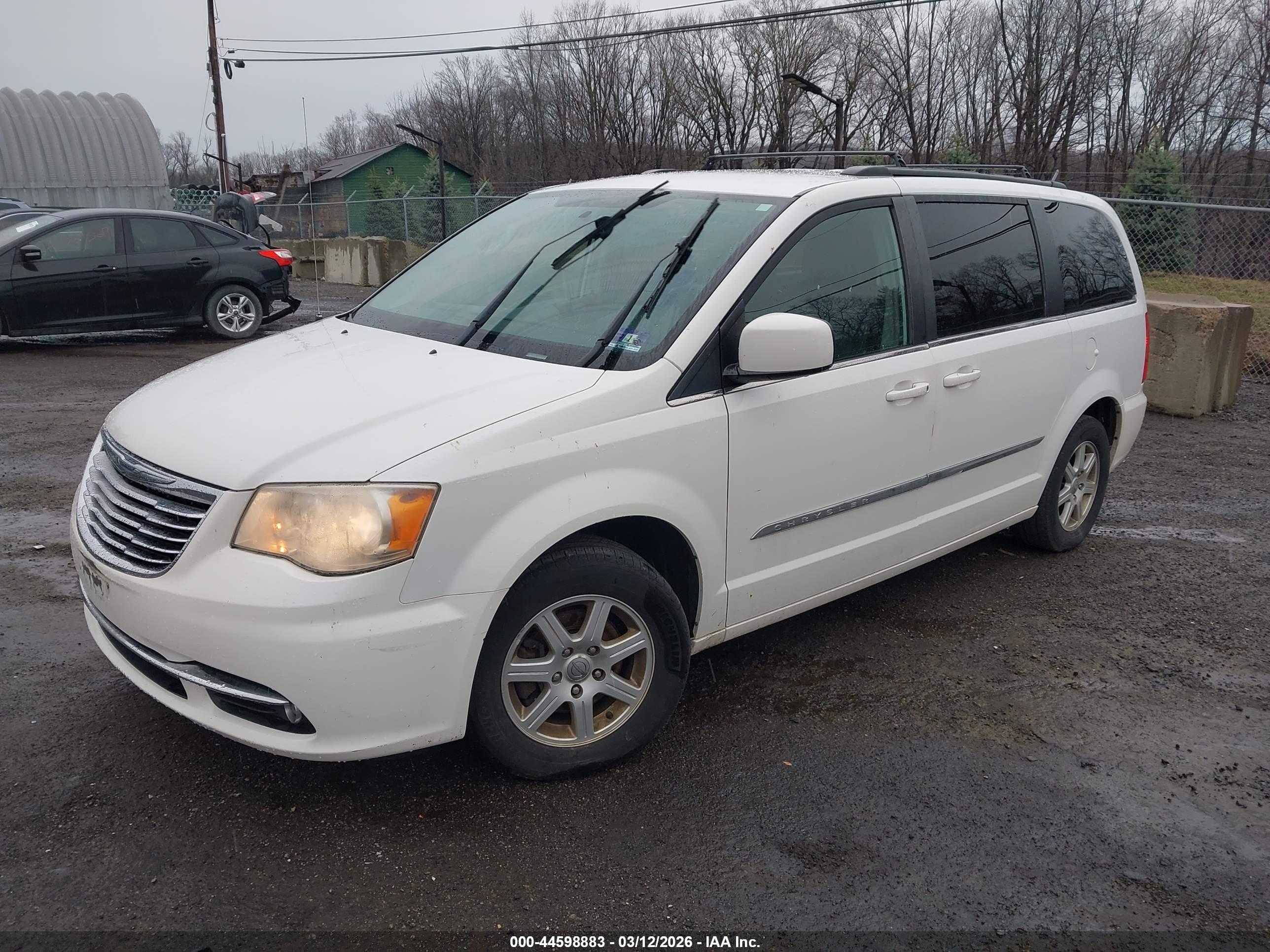 CHRYSLER TOWN image 2