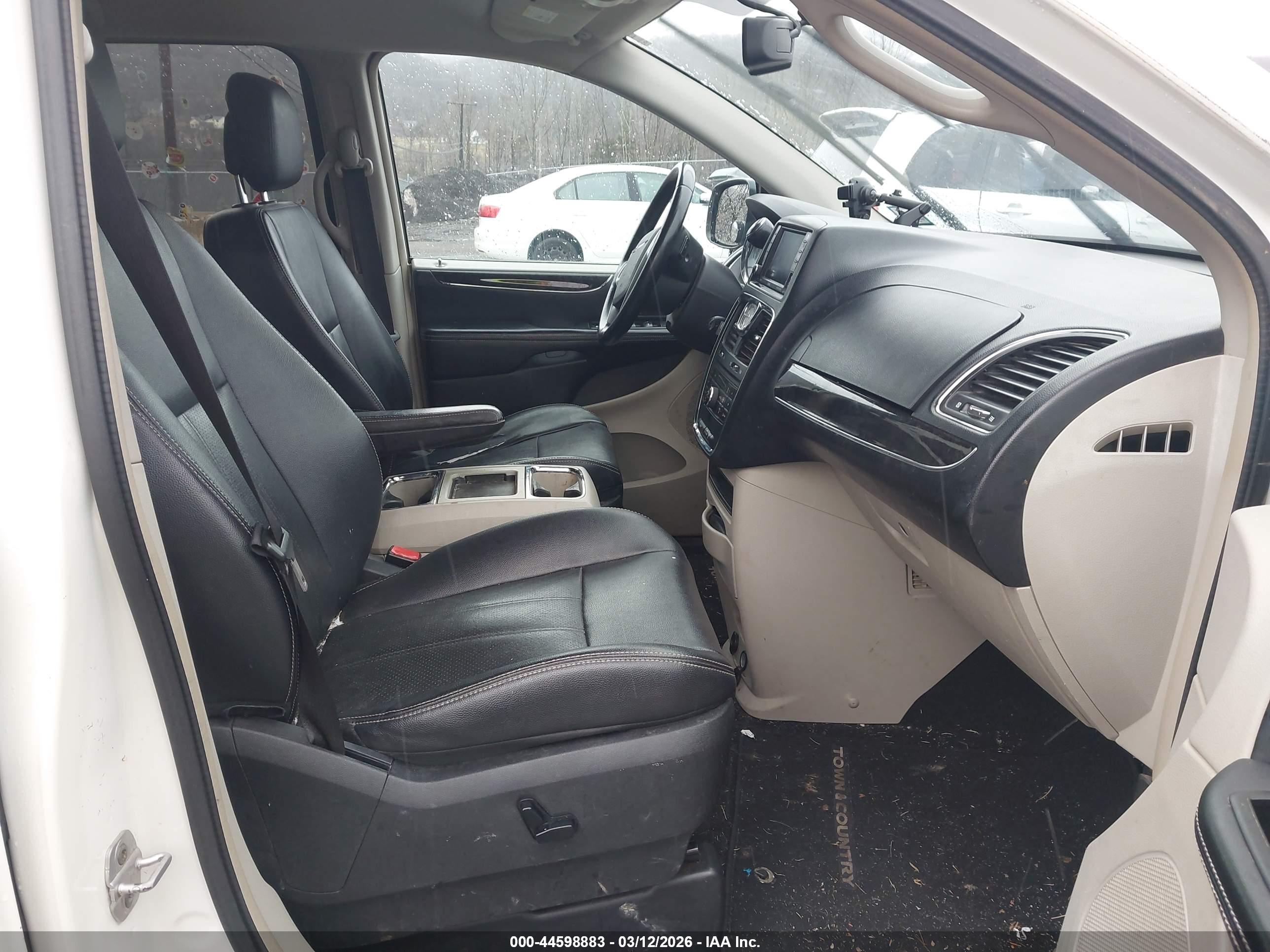 CHRYSLER TOWN image 5