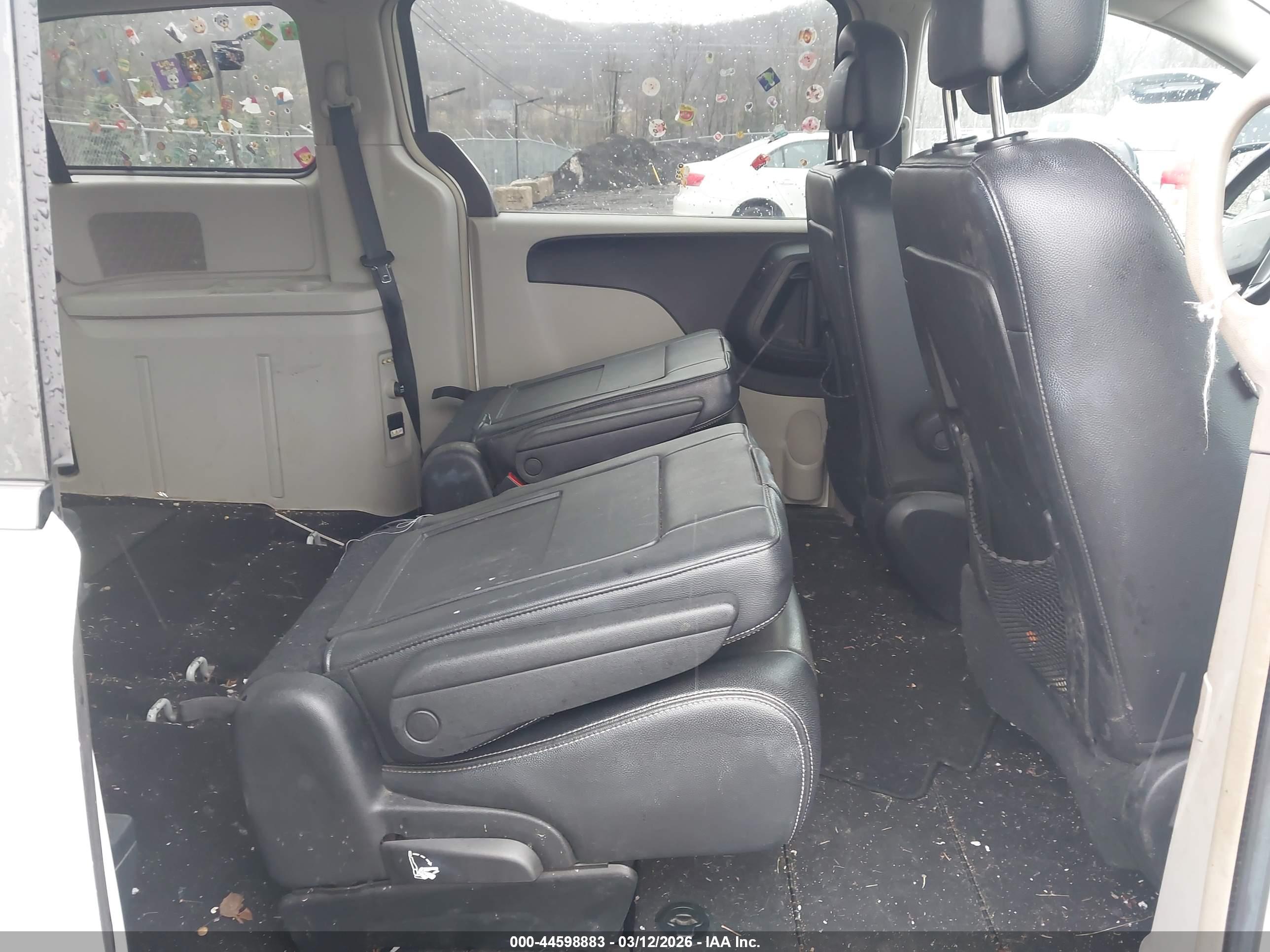 CHRYSLER TOWN image 8