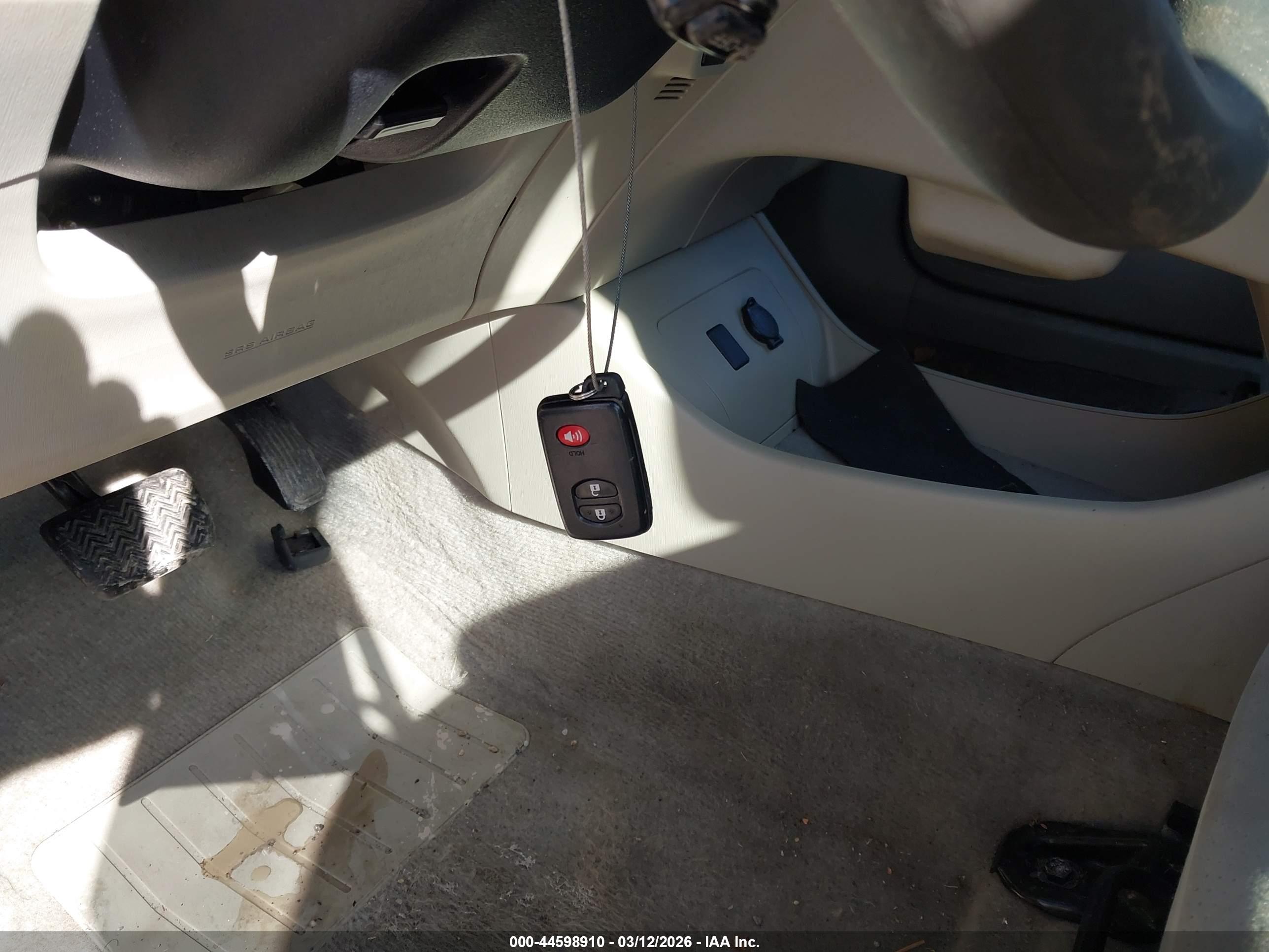 TOYOTA PRIUS image 11