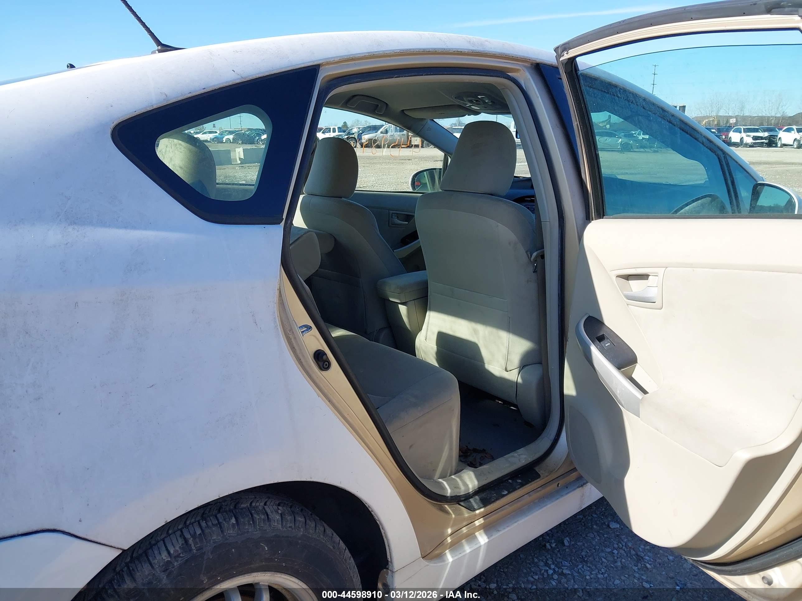 TOYOTA PRIUS image 8