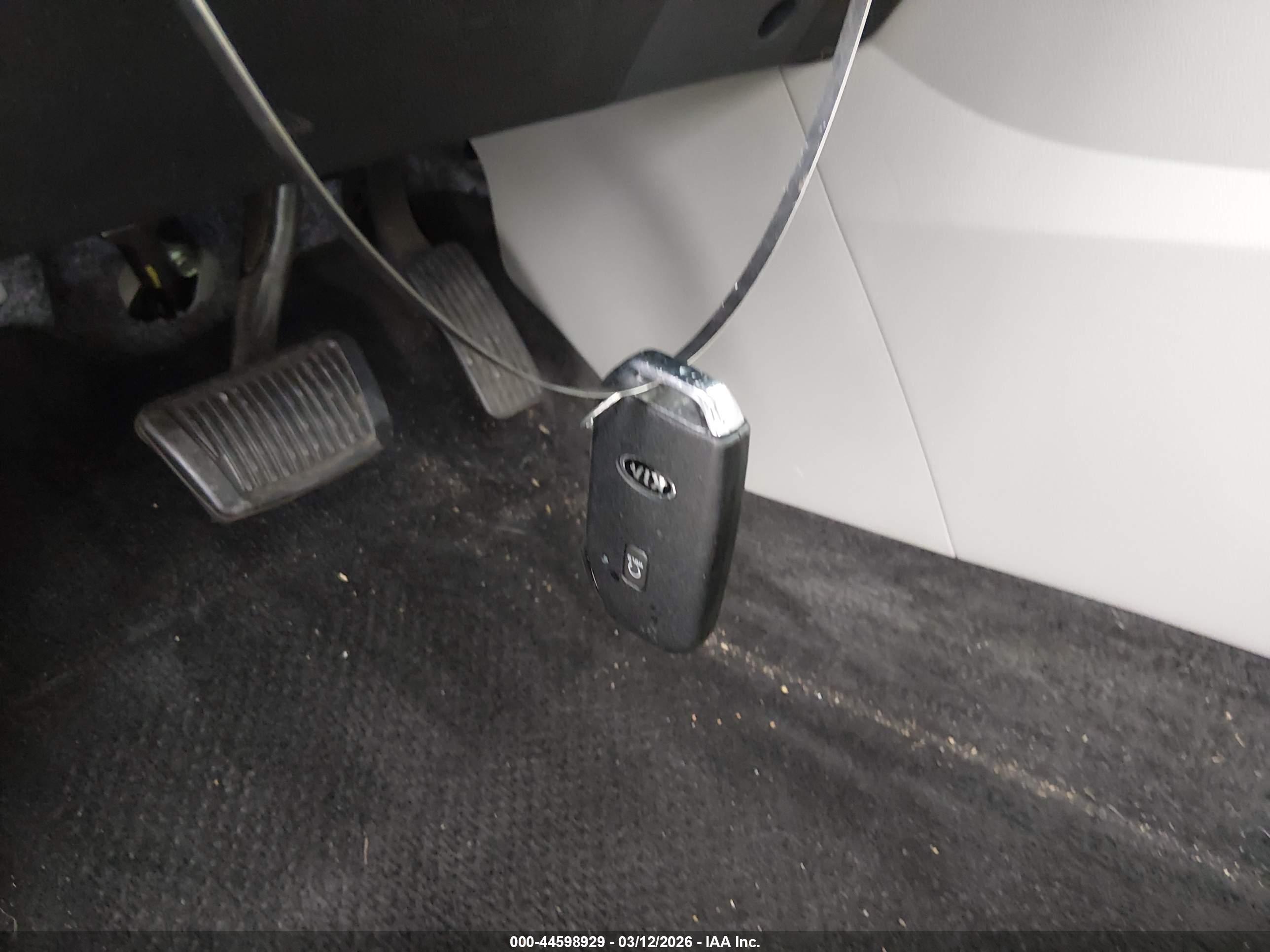 KIA NIRO image 11