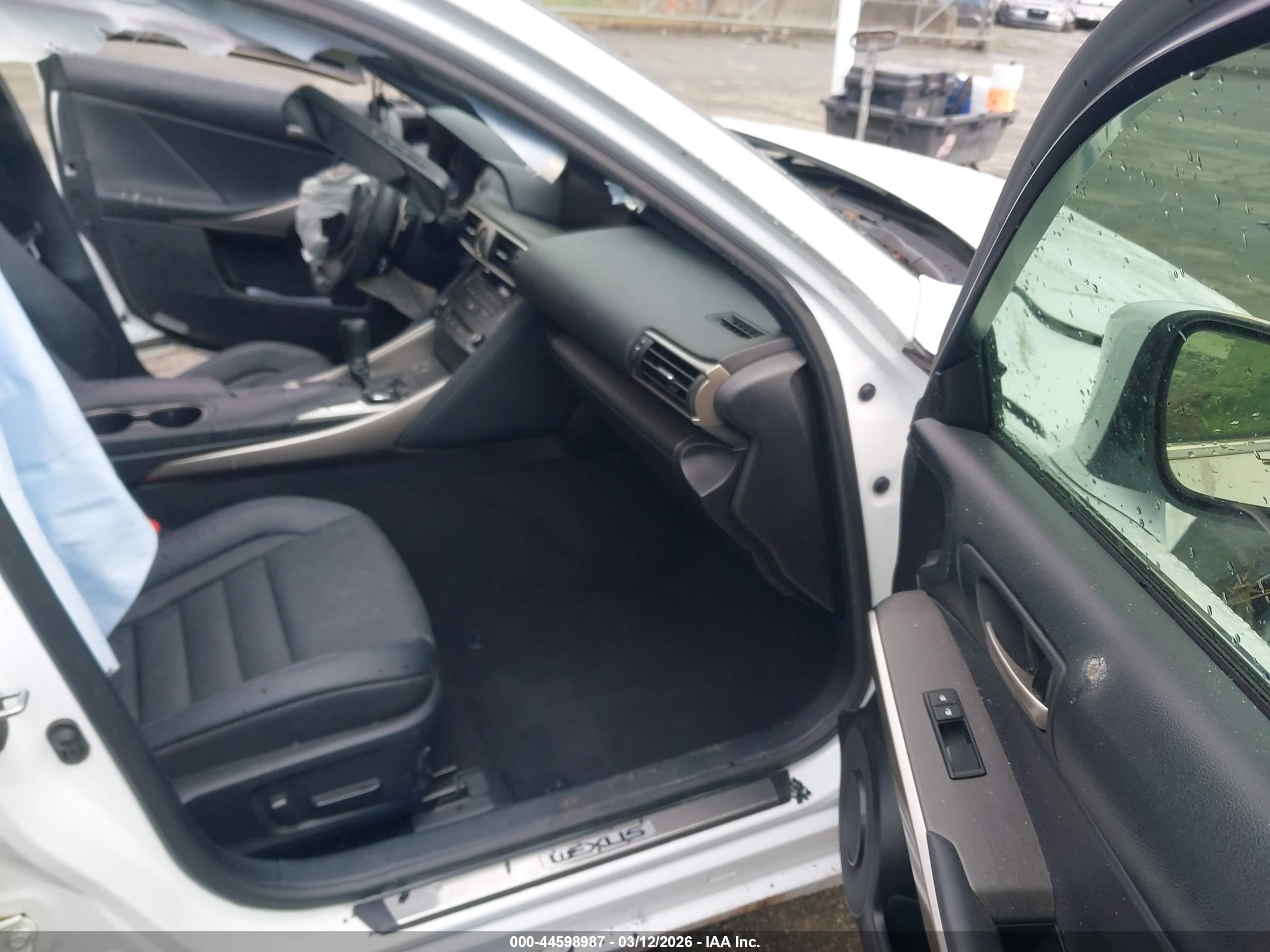LEXUS IS image 5