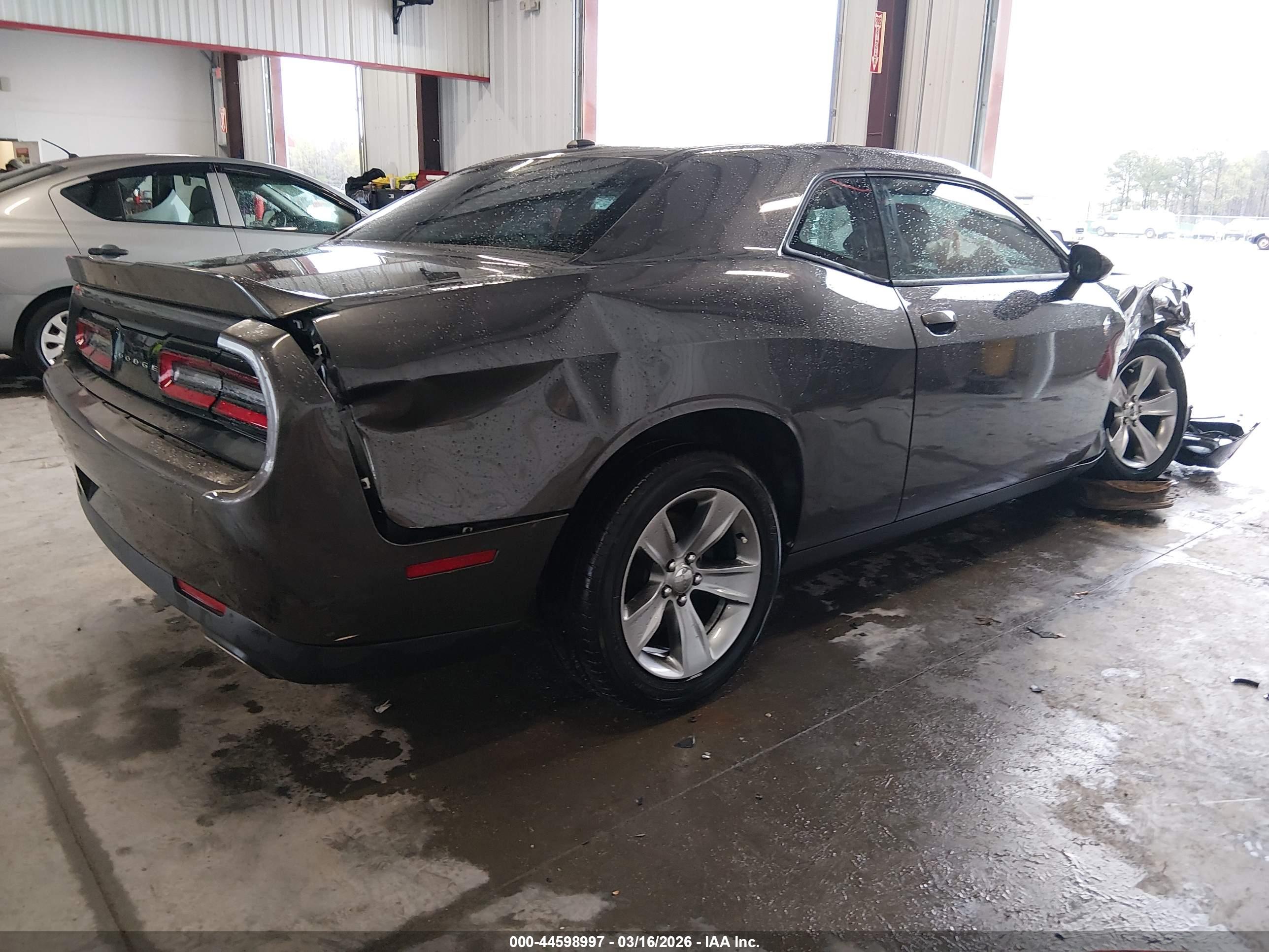 DODGE CHALLENGER image 4