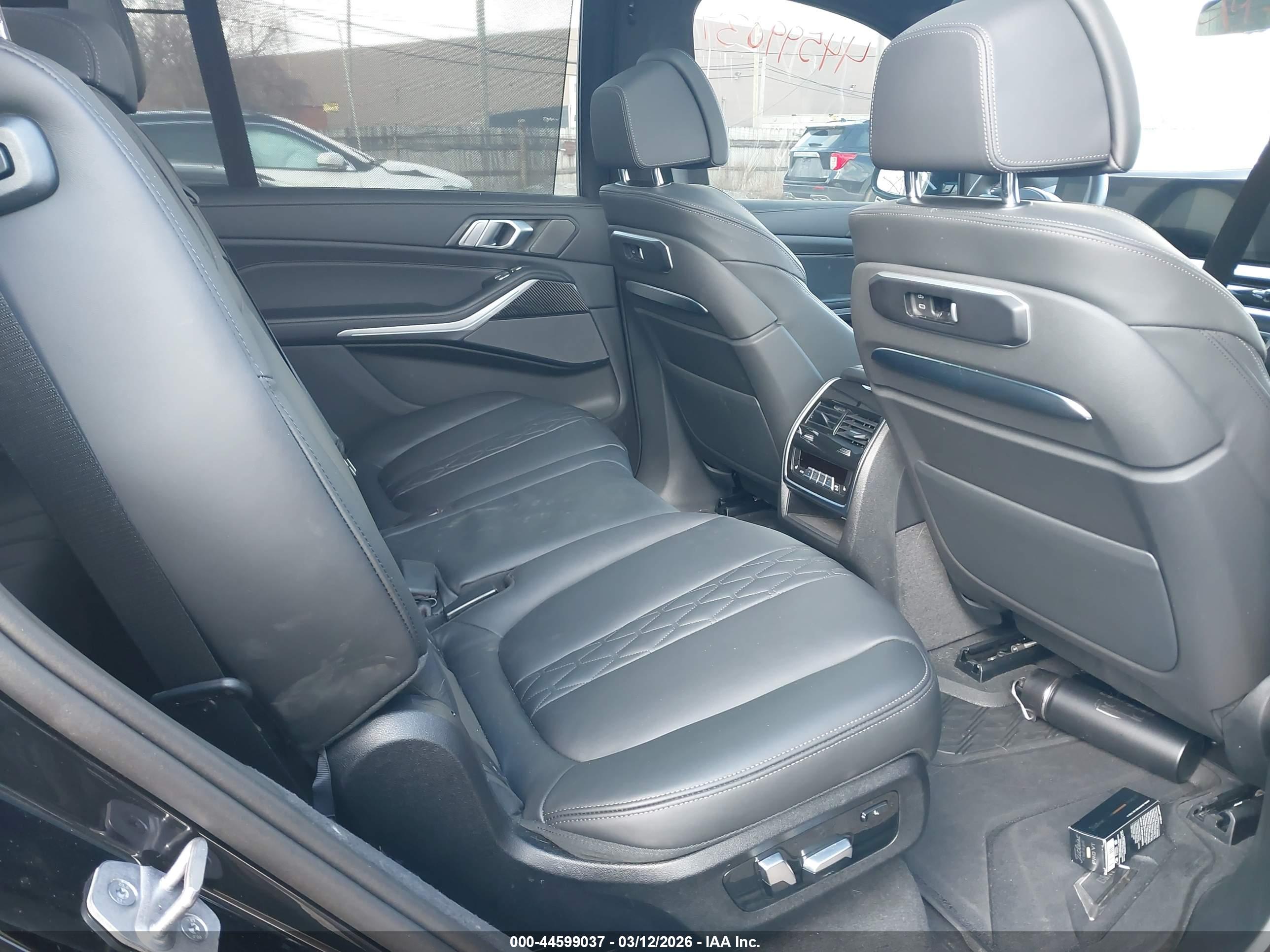 BMW X7 image 8