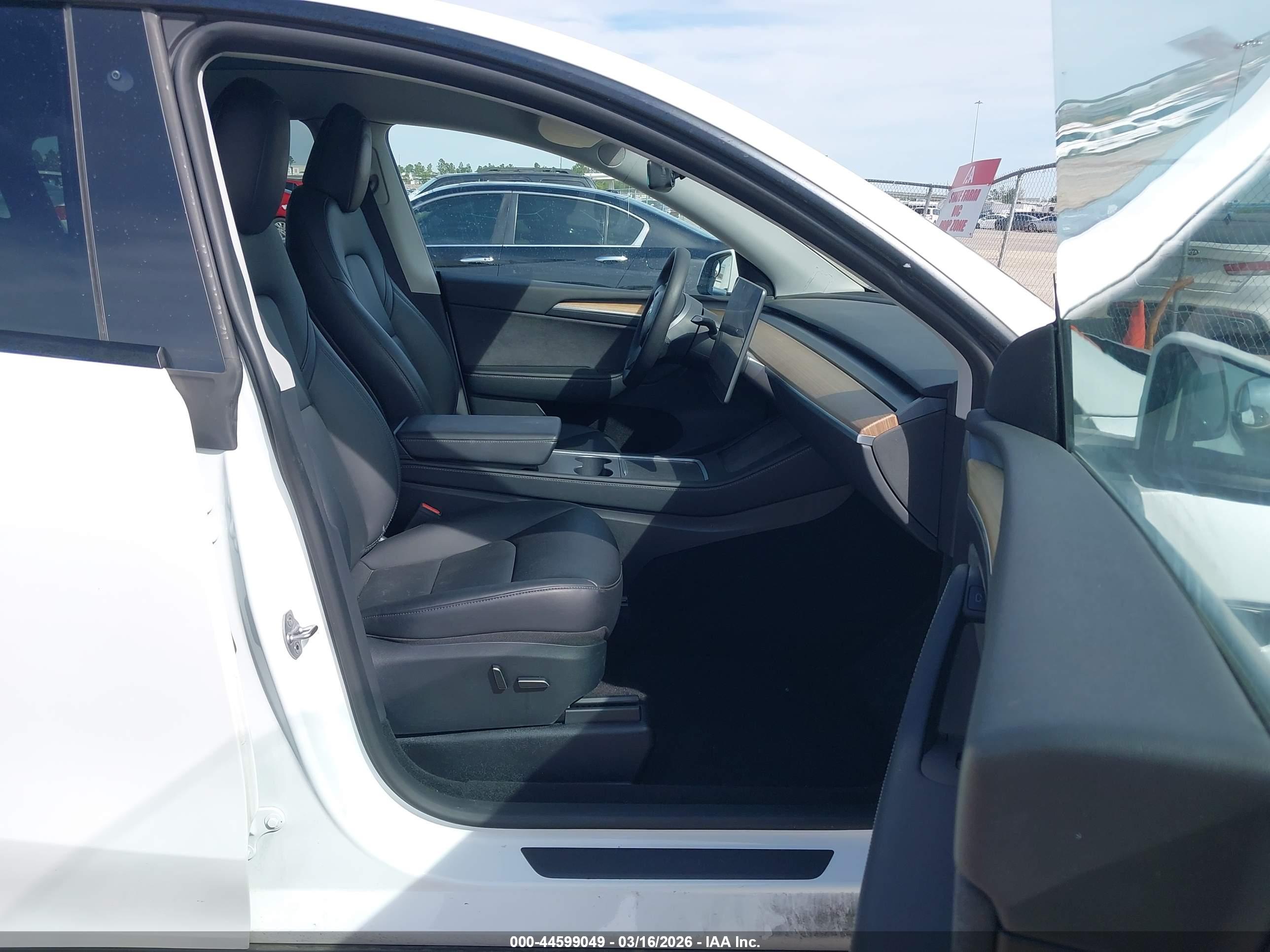 TESLA MODEL image 5