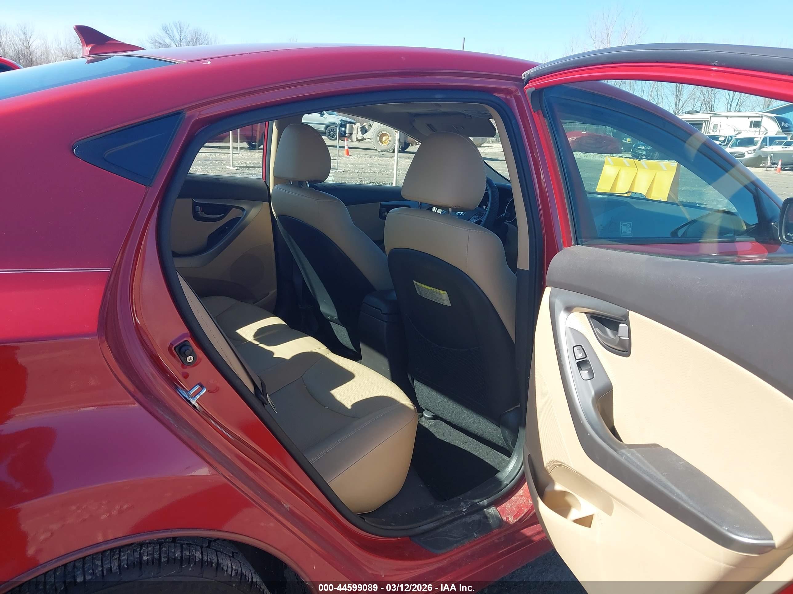HYUNDAI ELANTRA image 8